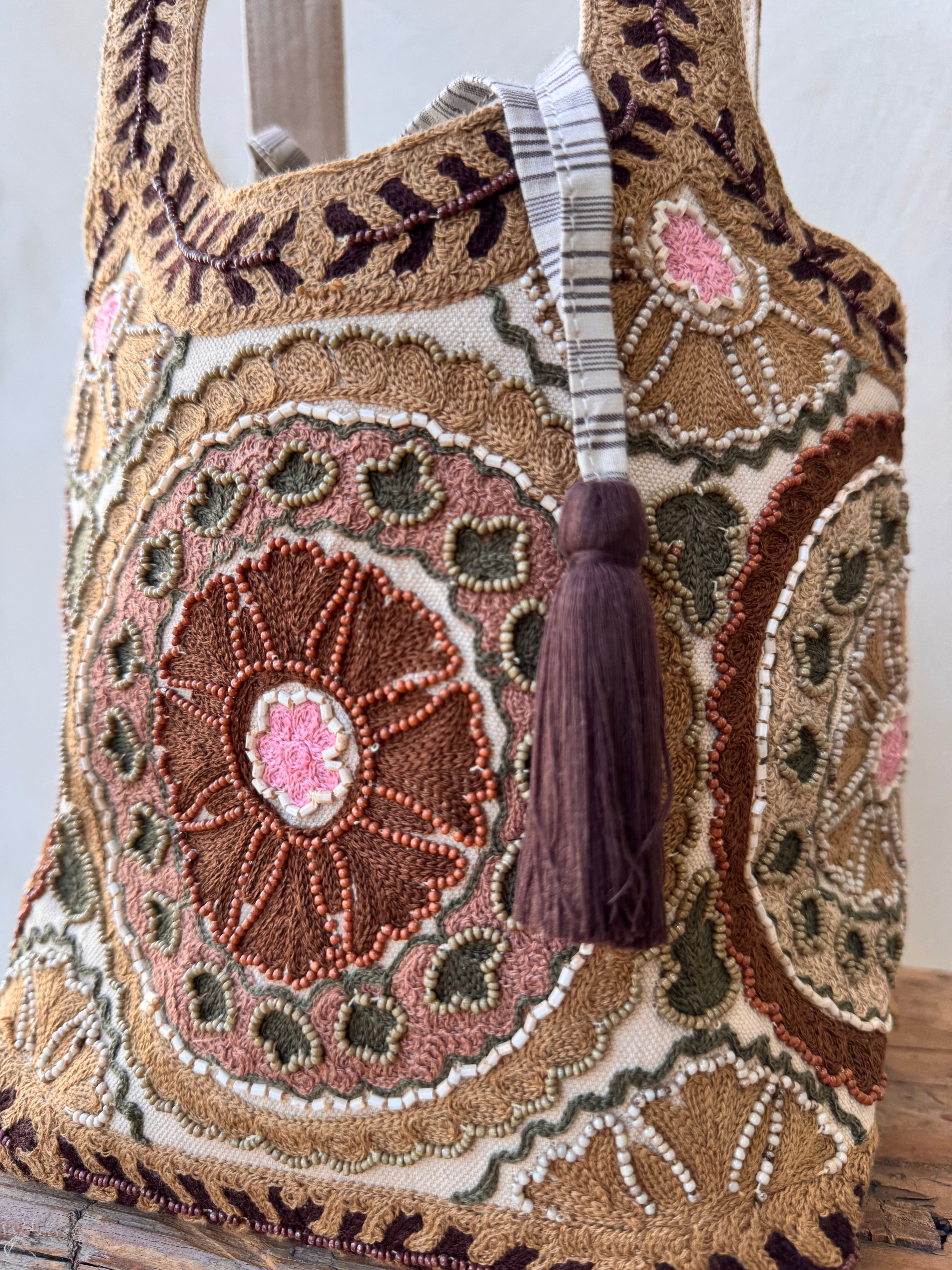 シックな. 刺繍 トート バック ＜生成り＞ トートバッグ acochan