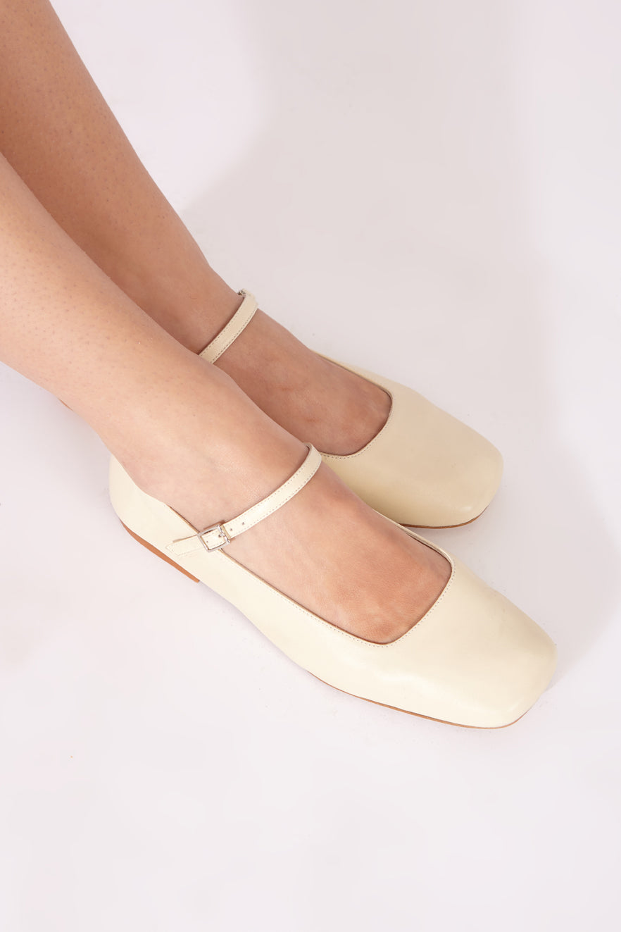 Augusta Julieta Pumps Ivory