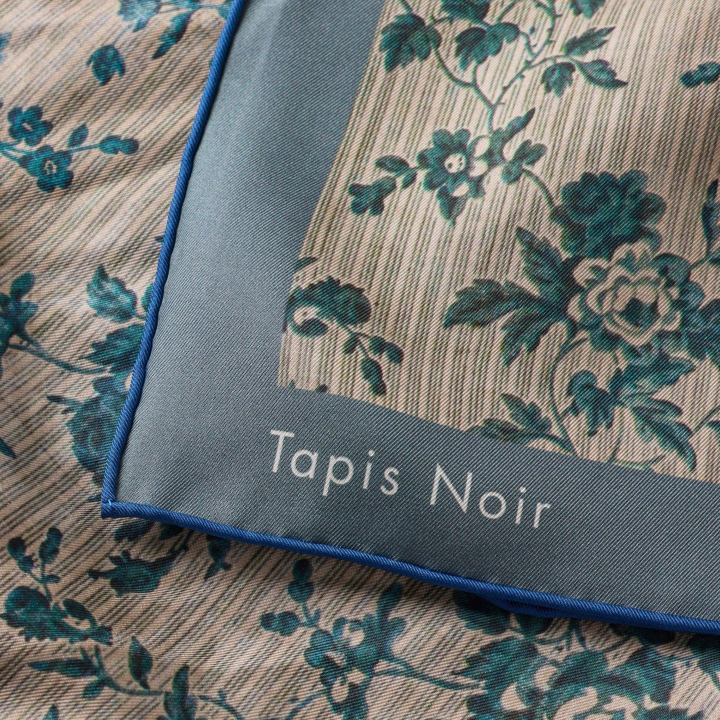 Tapis Noir Classical Blue Flower Stripe Scarf