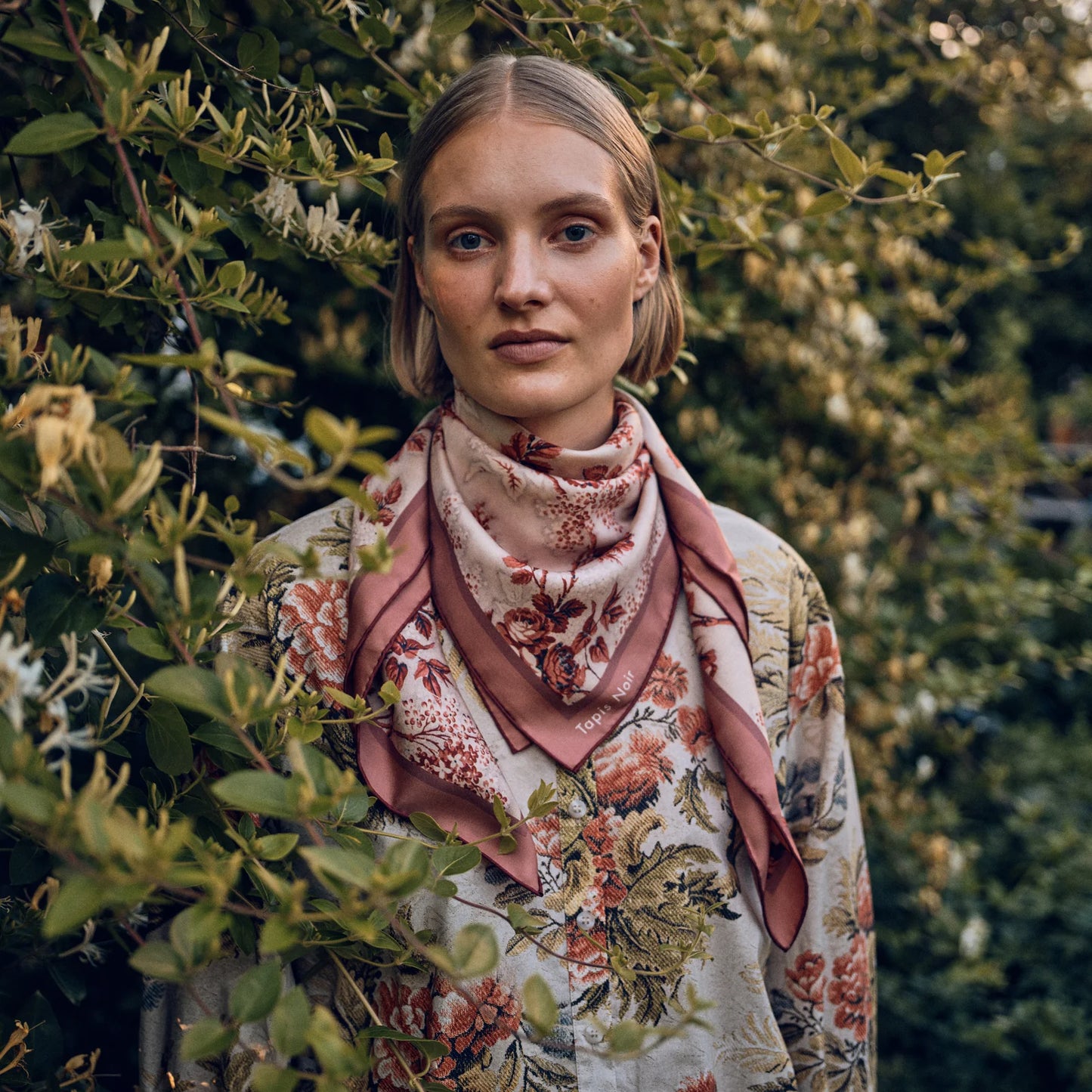 Tapis Noir Classical Red Toile Scarf