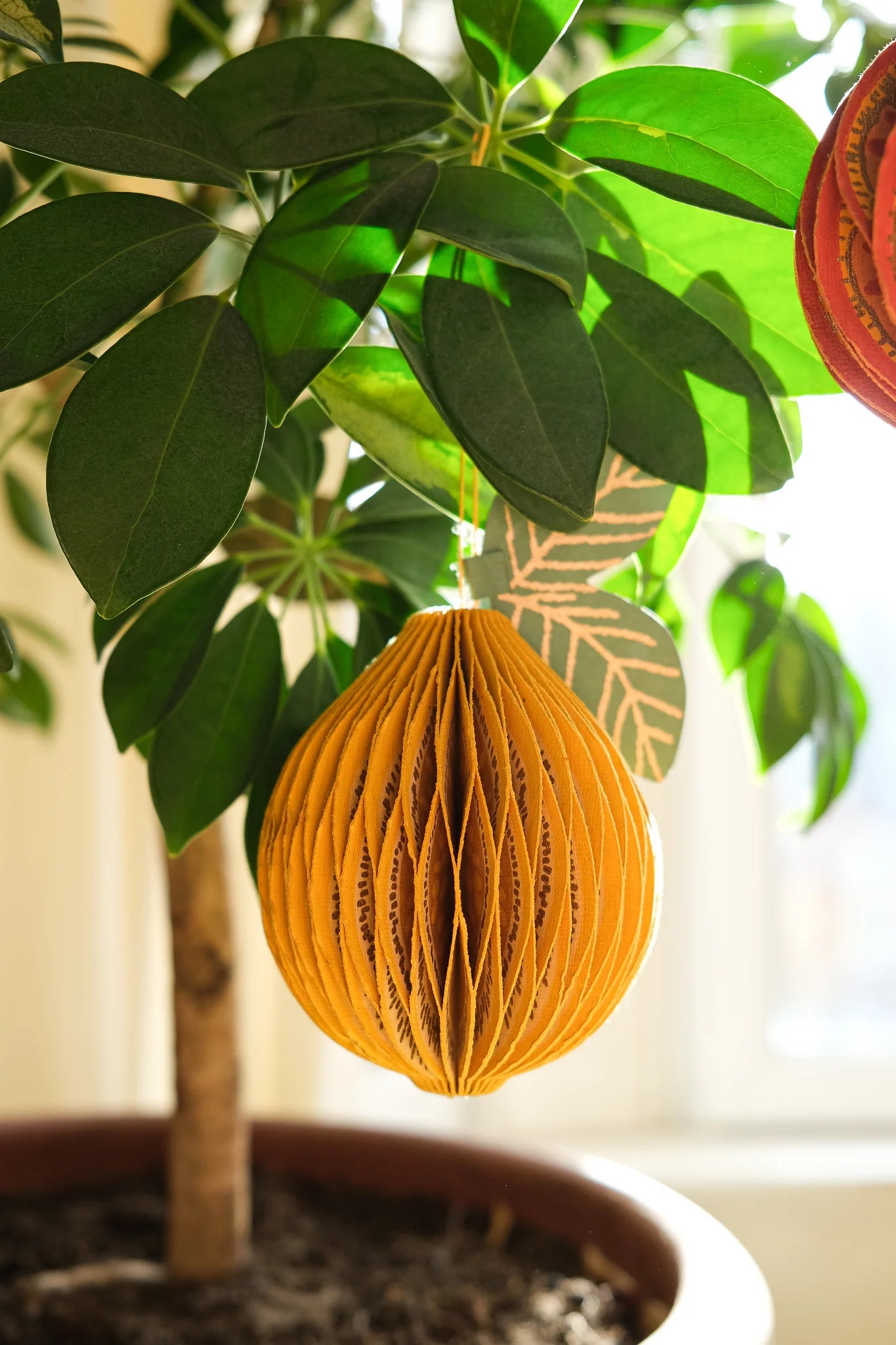 East End Press Honeycomb Decoration