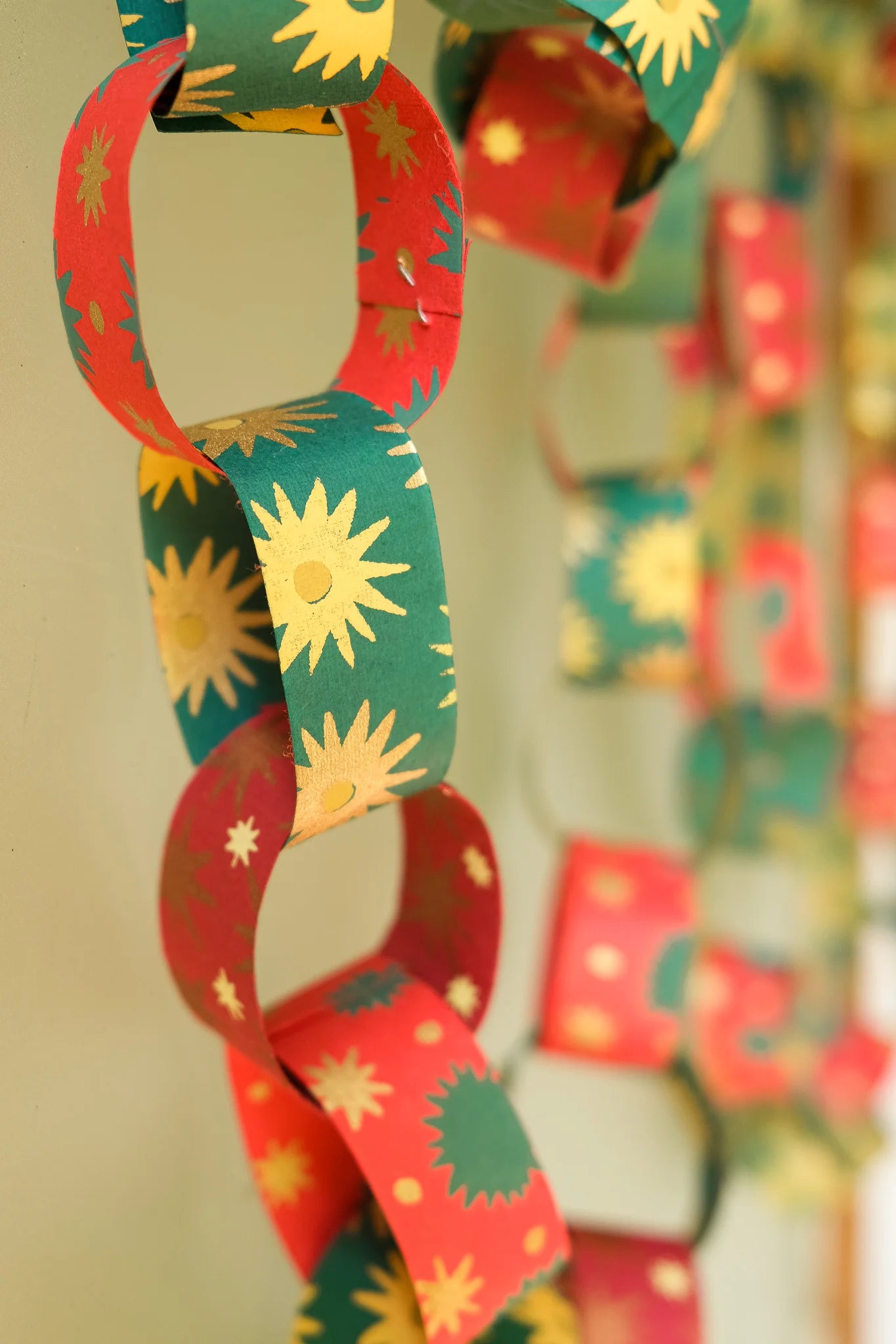 East End Press Paper Chain: Festive