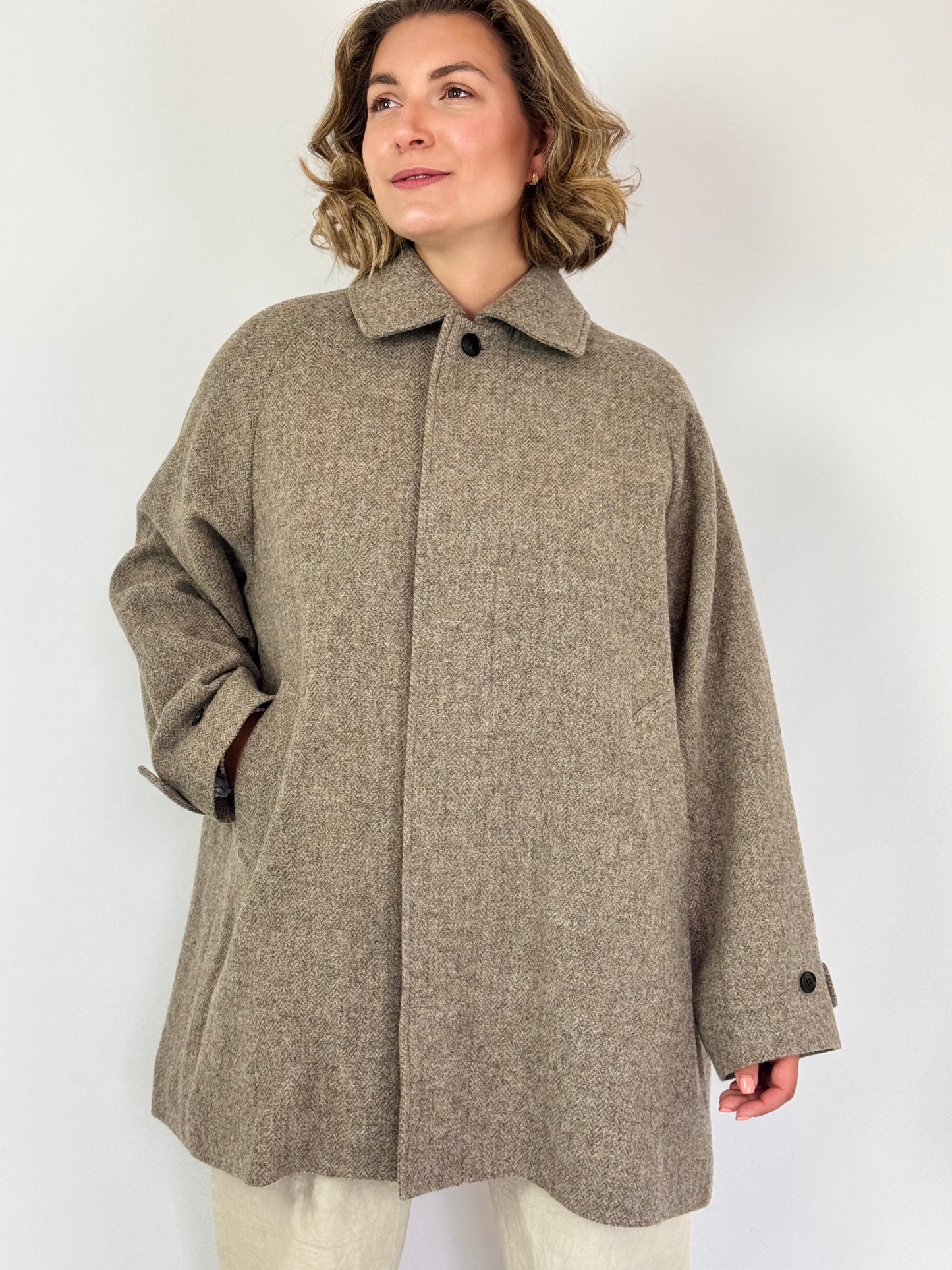 Kagure 127 Short Coat Beige