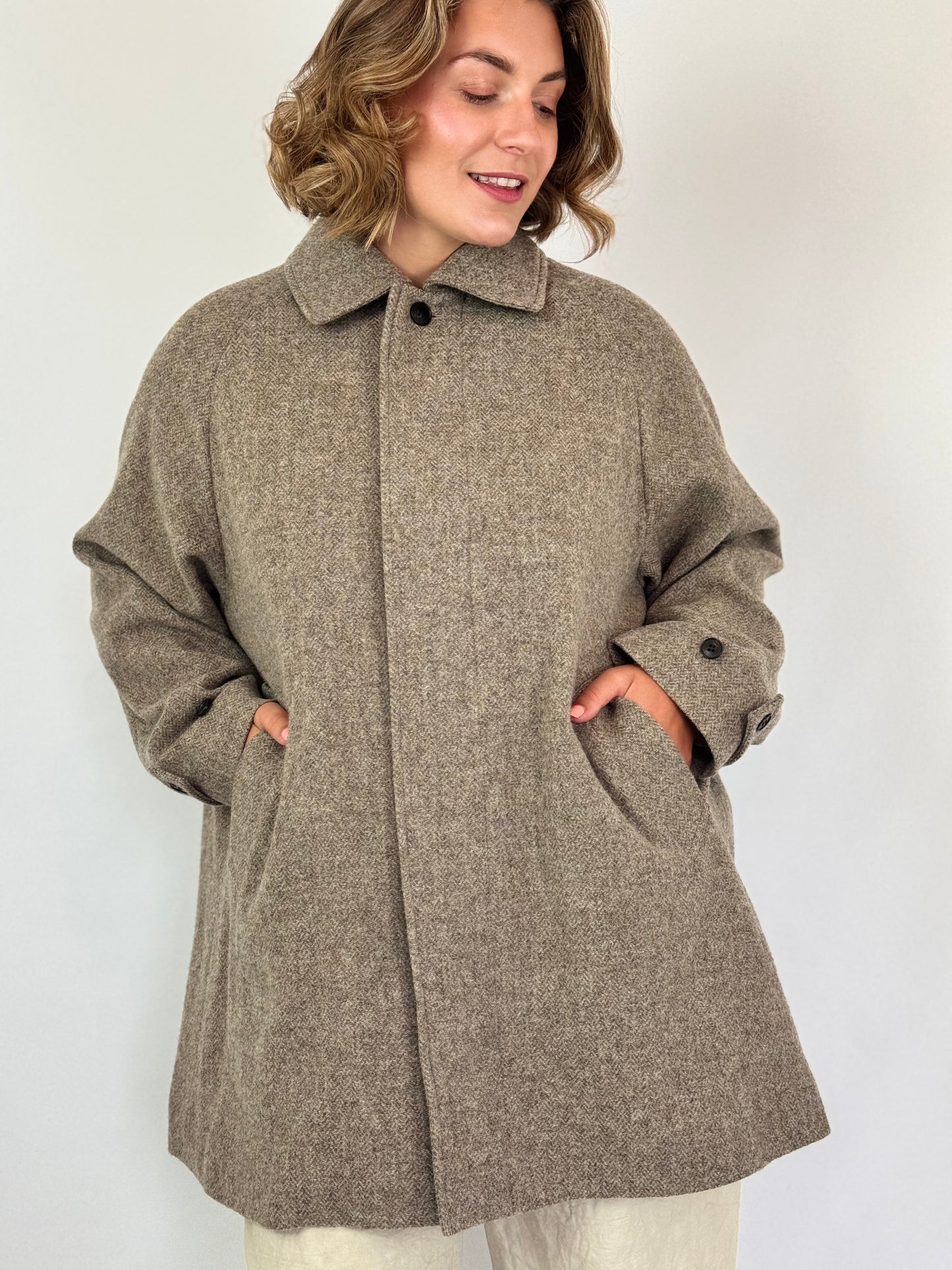 Kagure 127 Short Coat Beige