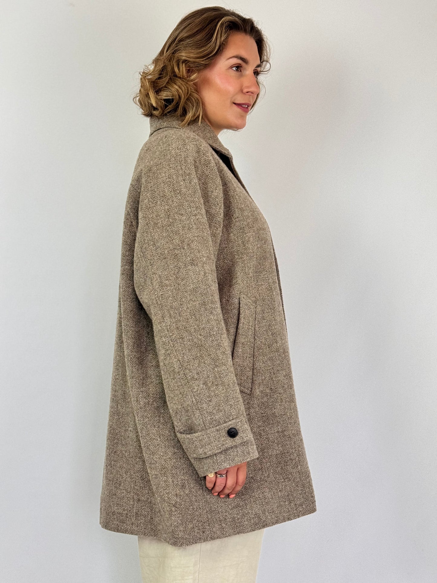 Kagure 127 Short Coat Beige
