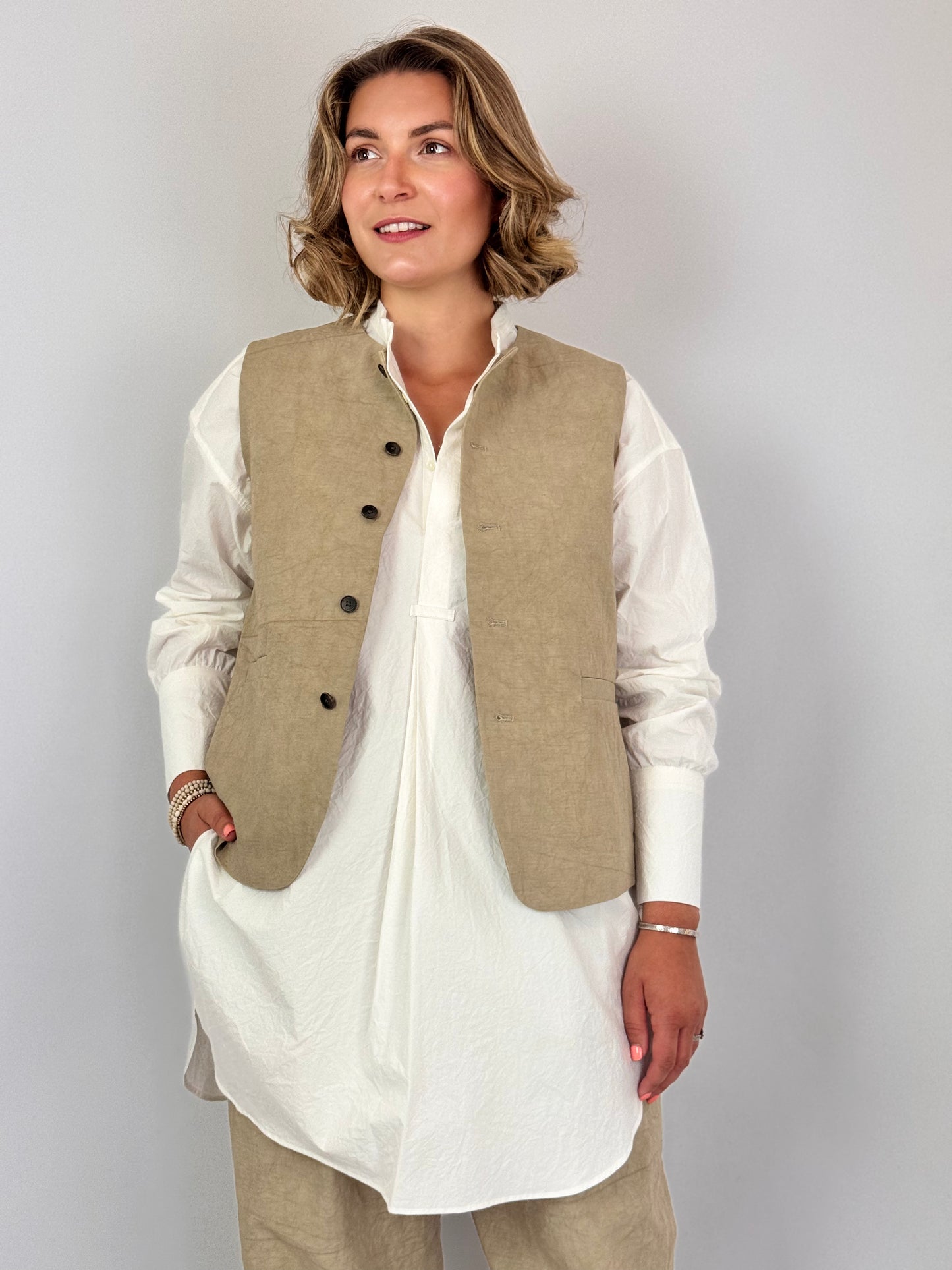 Kagure 109 Waistcoat Beige
