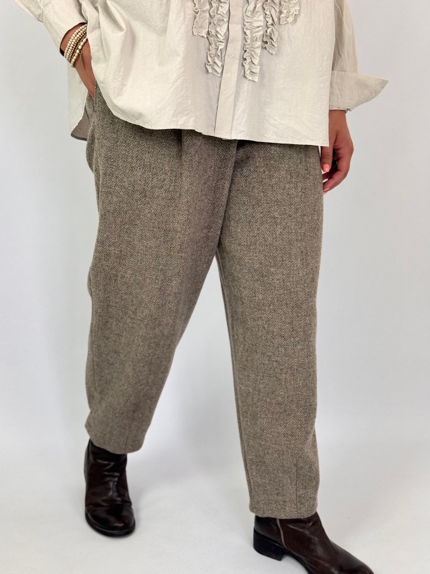 Kagure 128 Tapered Trousers Beige