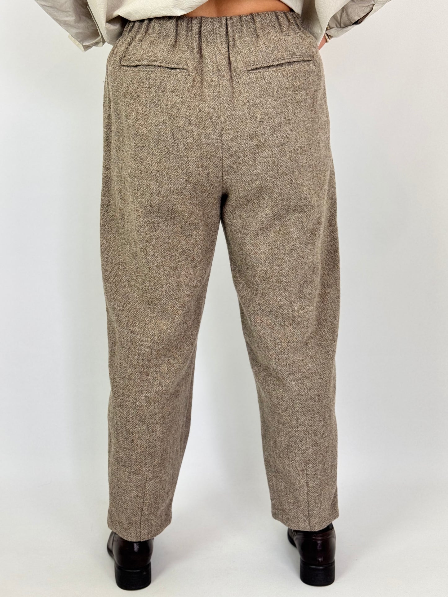 Kagure 128 Tapered Trousers Beige