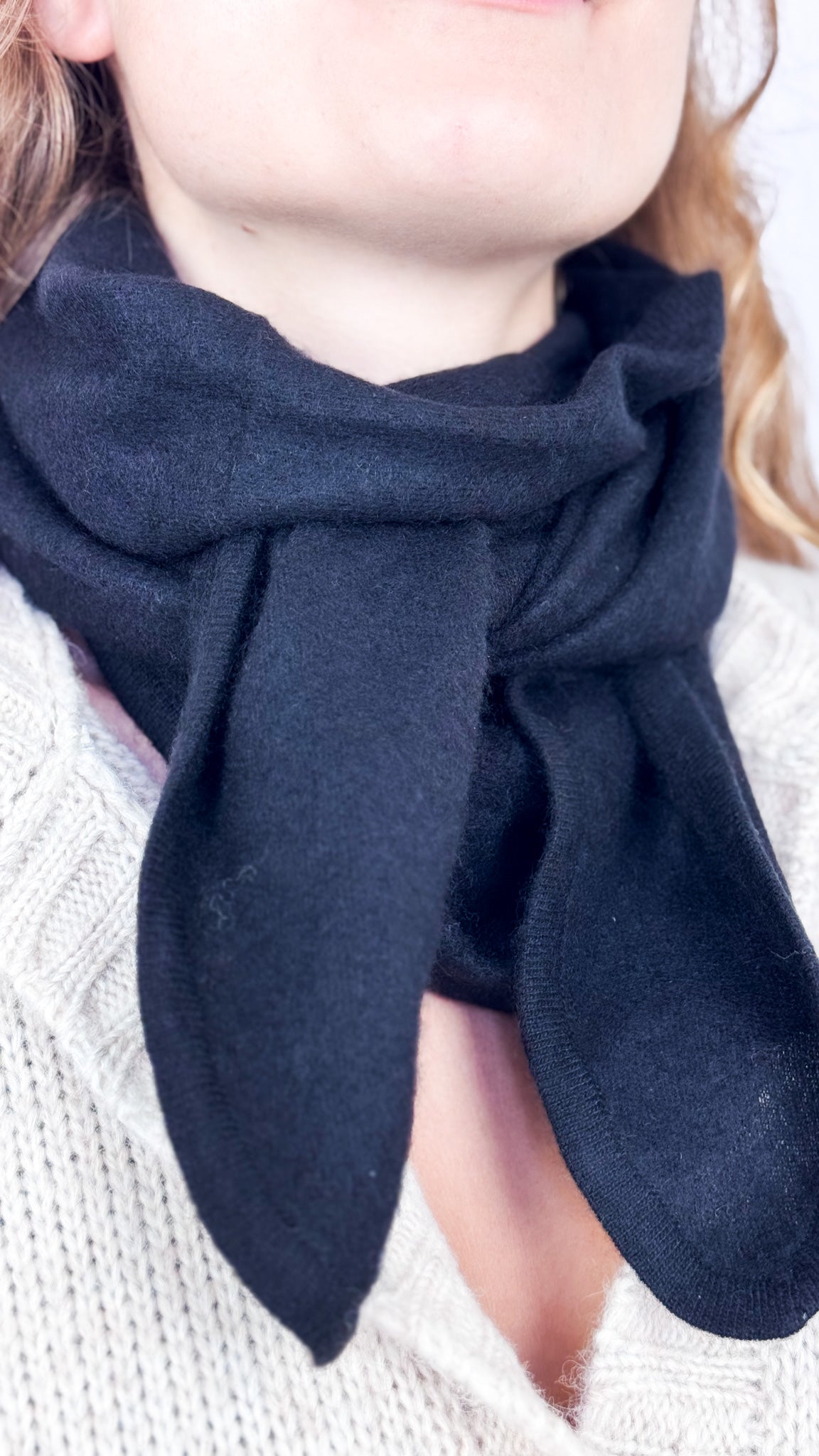 VG Large Windboard Scarf Black