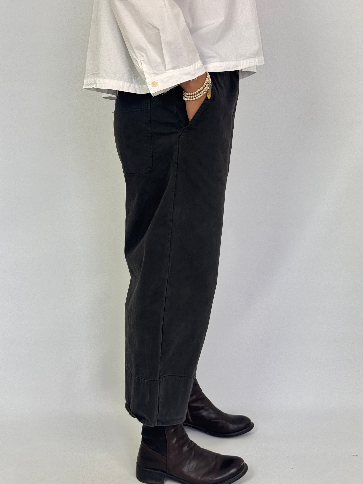 Aequamente 235 Trousers Ebano