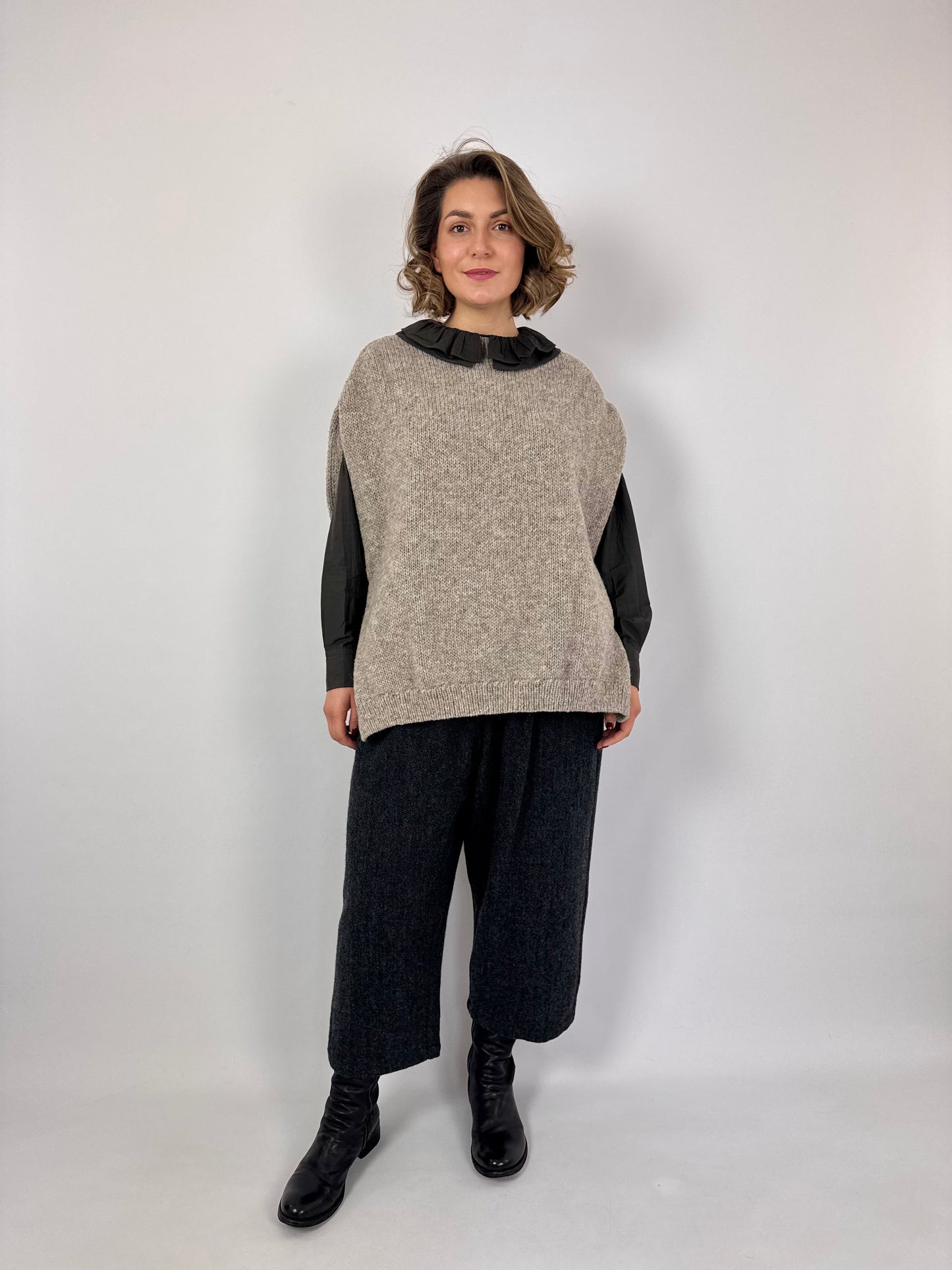 Kagure 104 Wide Sleeveless Jumper Grey