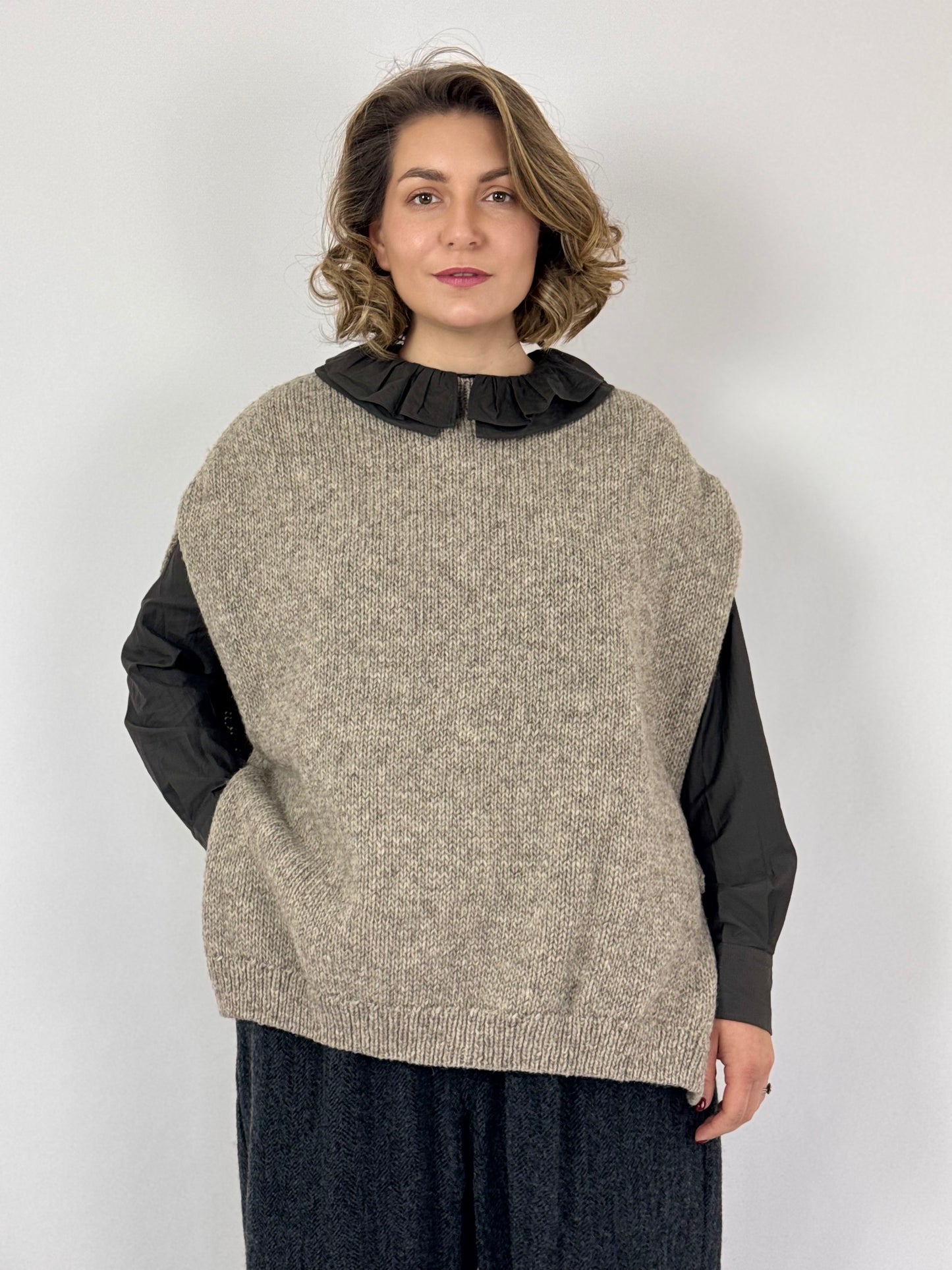 Kagure 104 Wide Sleeveless Jumper Grey