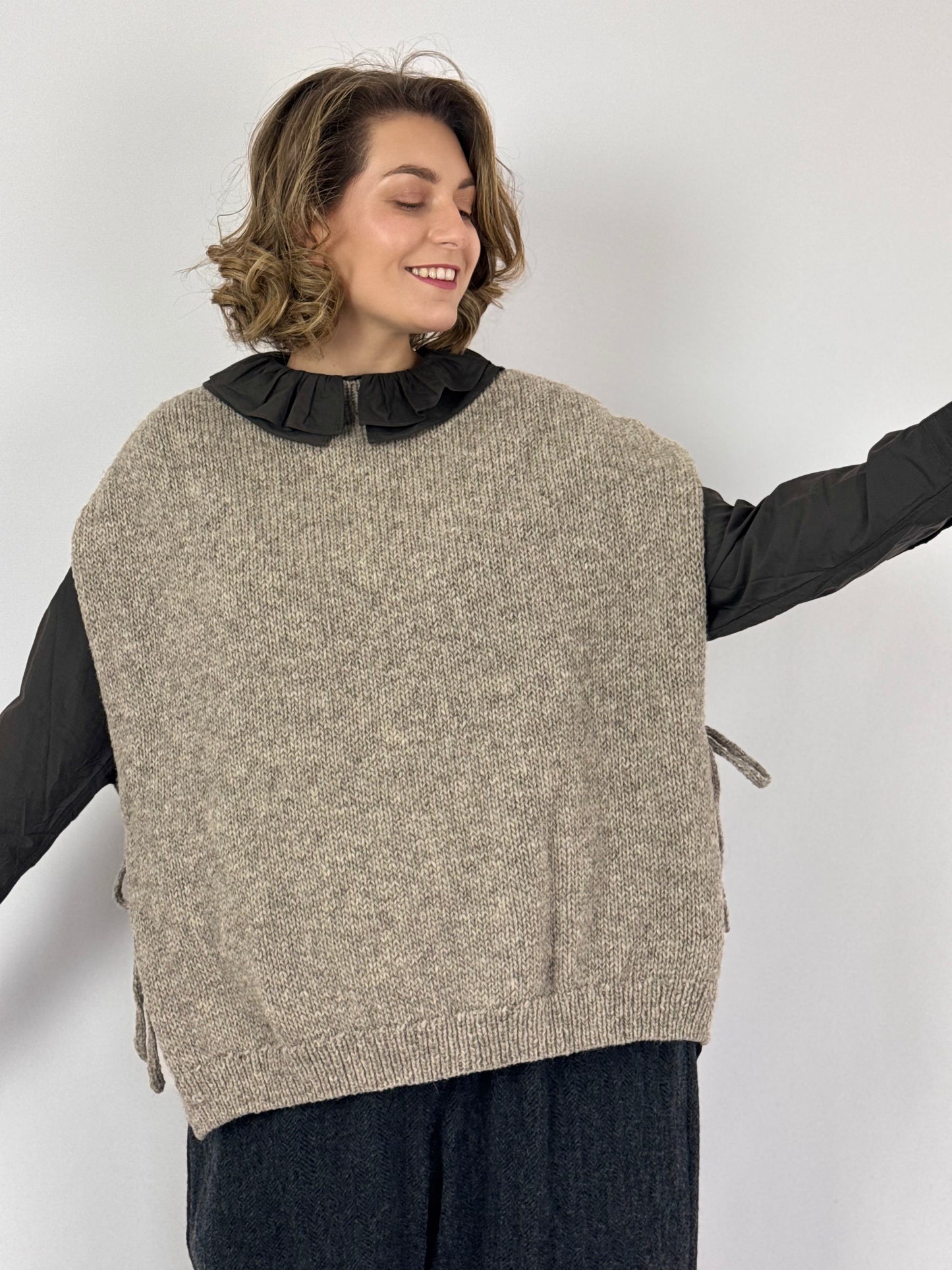 Kagure 104 Wide Sleeveless Jumper Grey