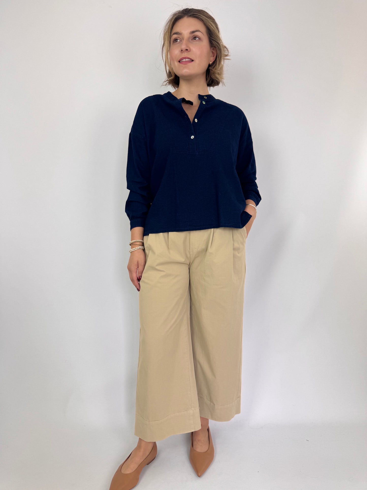Beatriz Furest Outside Trousers Trench