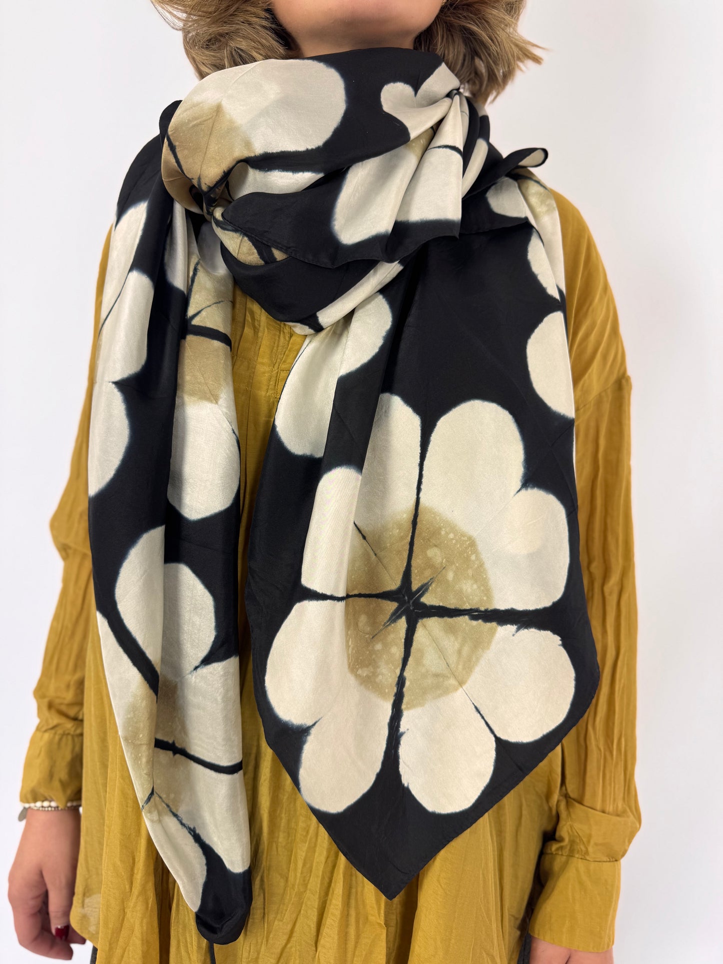 Denovembre Daisy Scarf Beige/Black