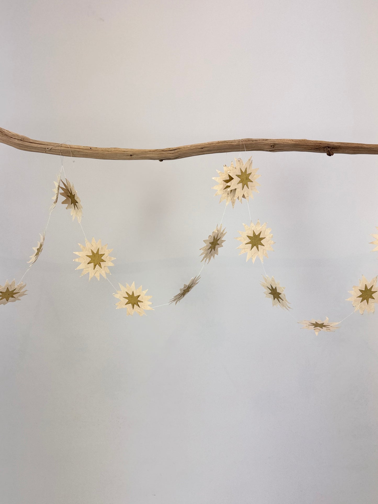 A World of Craft Falling Star Garland White/Gold