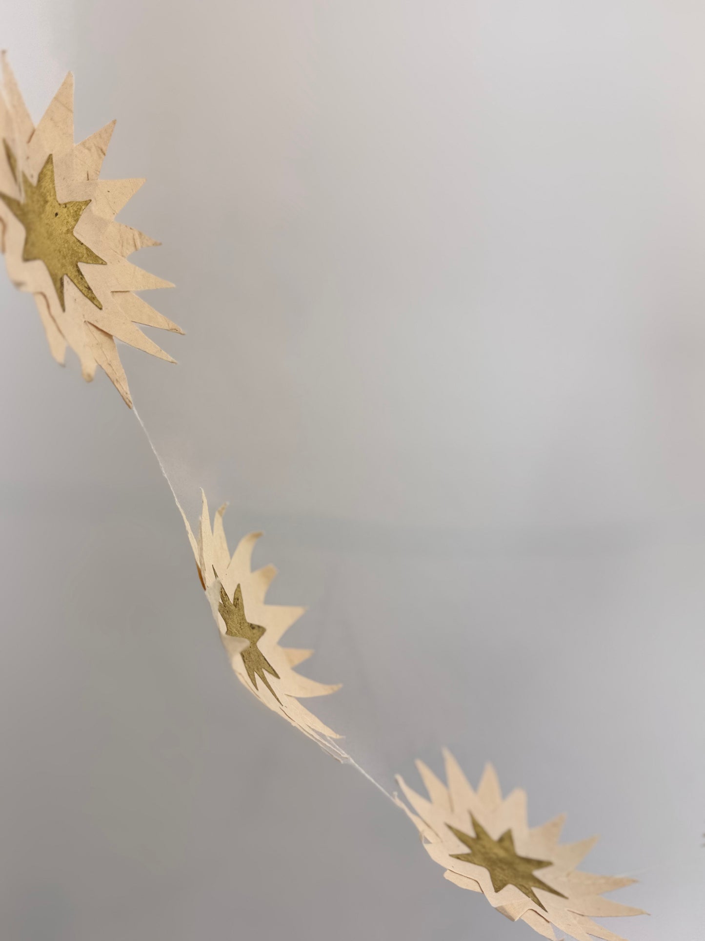 A World of Craft Falling Star Garland White/Gold