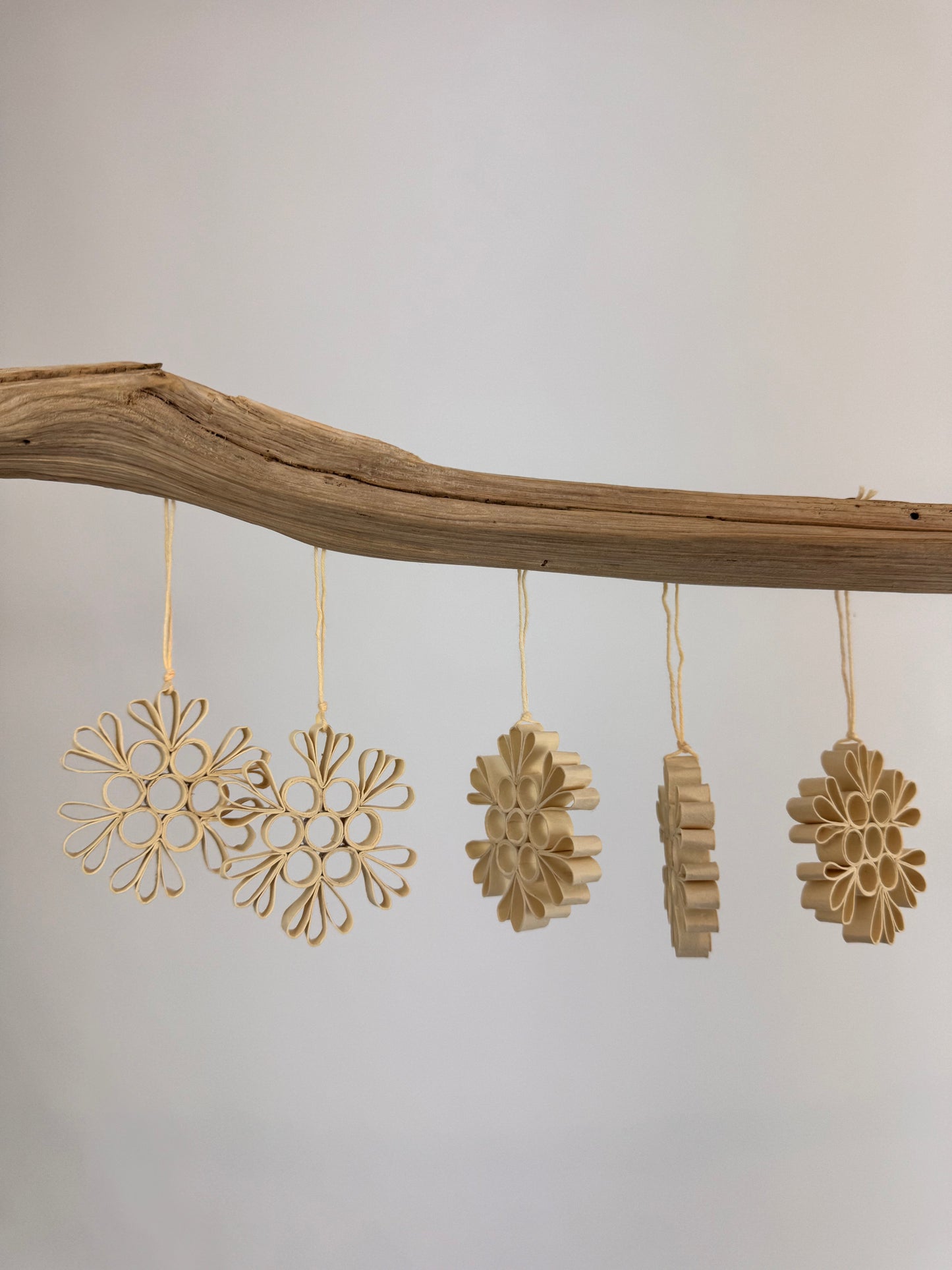 A World of Craft Quilled Snow Decorations 6-p