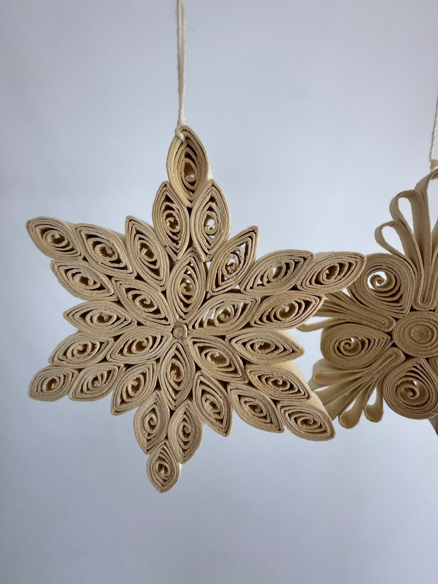 A World of Craft Quilled Snowflake Decorations 2-p White
