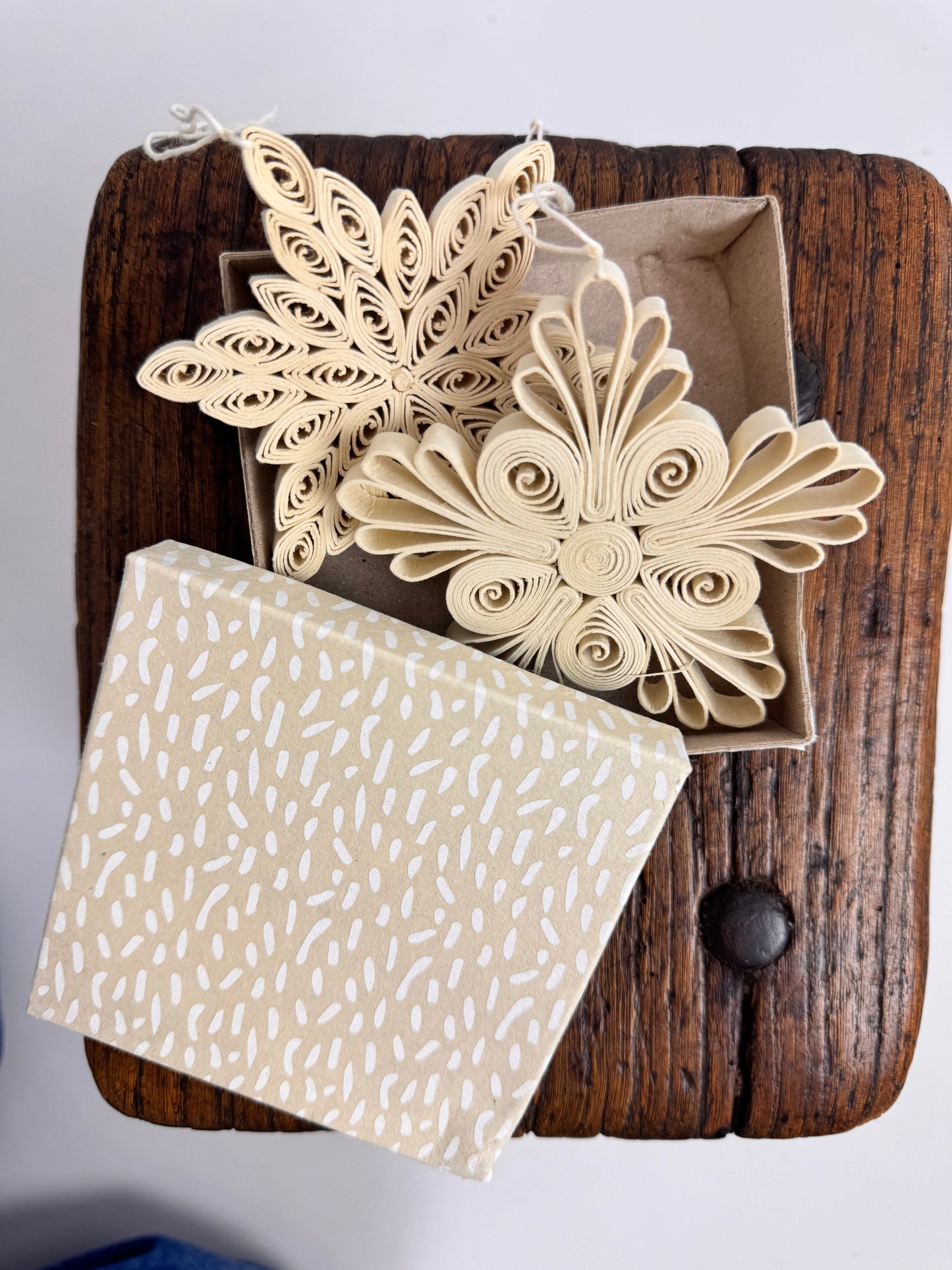 A World of Craft Quilled Snowflake Decorations 2-p White