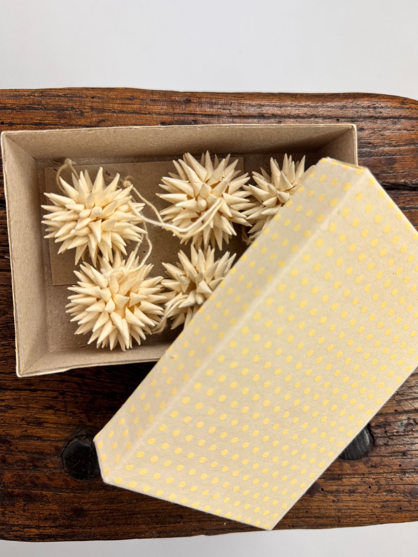 A World of Craft Kotte Mini Decorations 6-p Beige