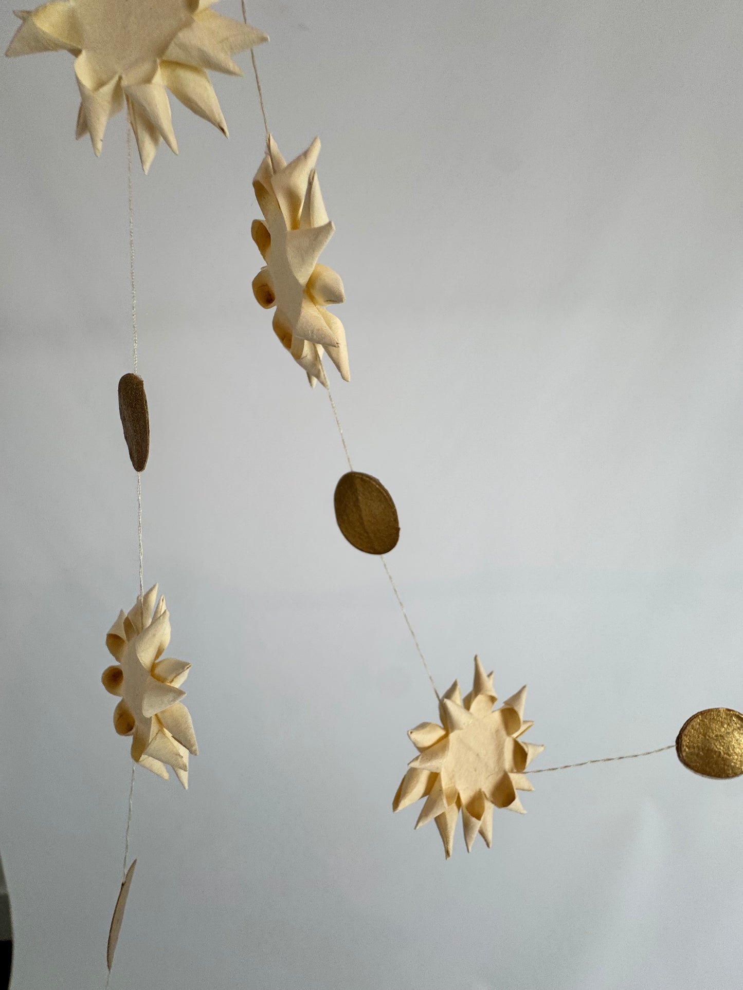 A World of Craft Kotte Dot Garland White/Gold