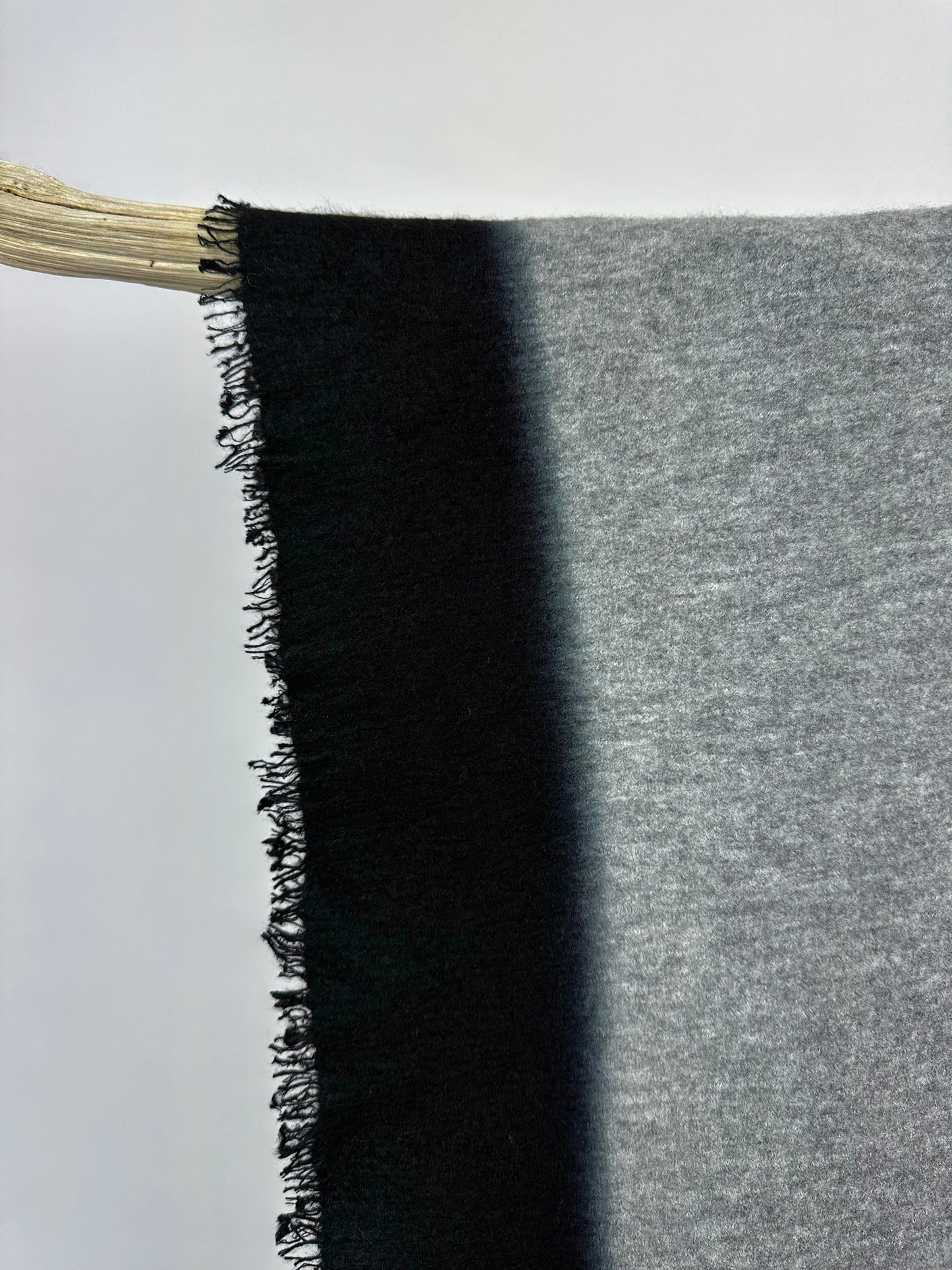 MITS Shawl Plain Dip Dye Husky/Black