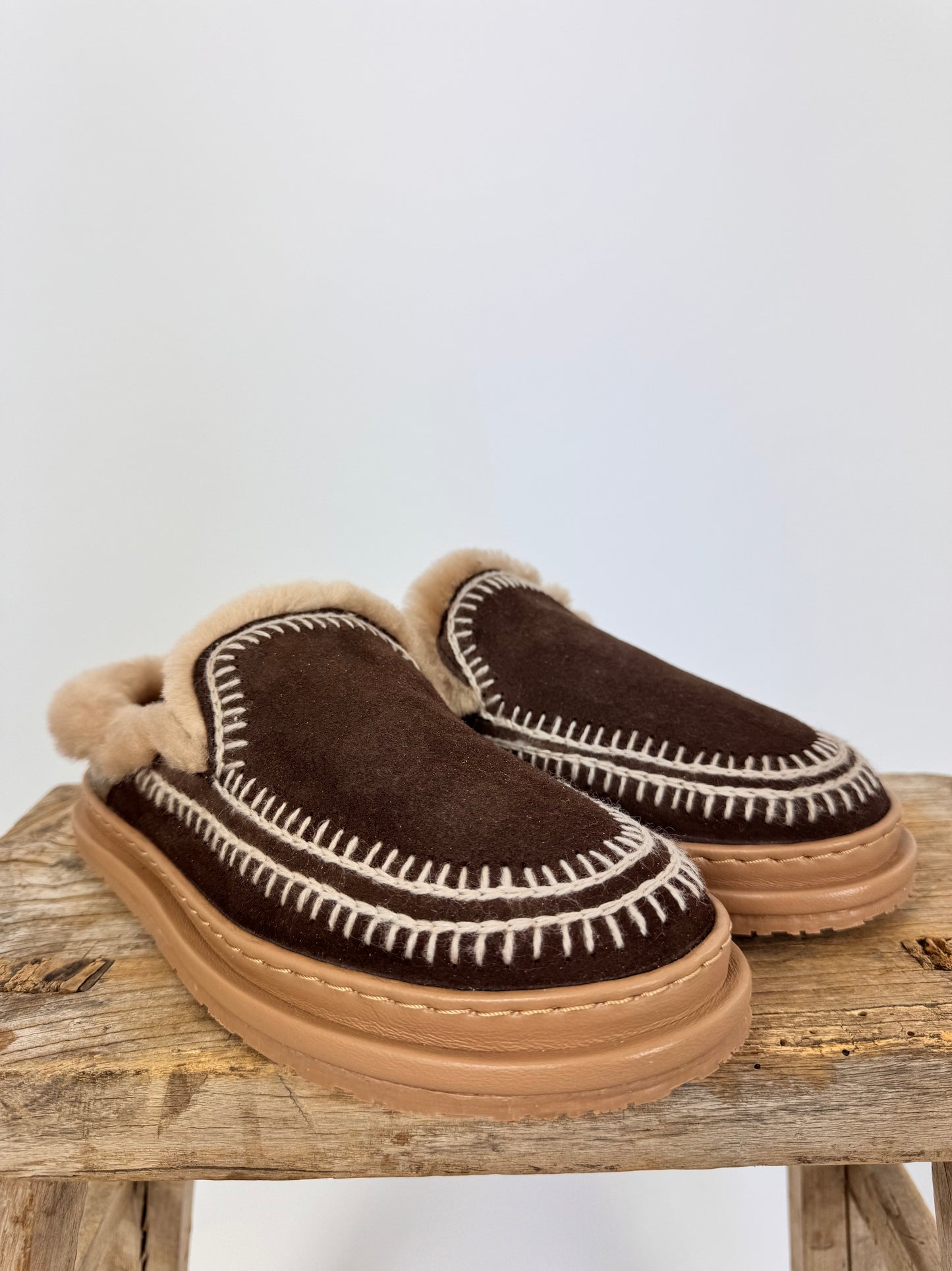 Laidback London Jun Slippers Choc