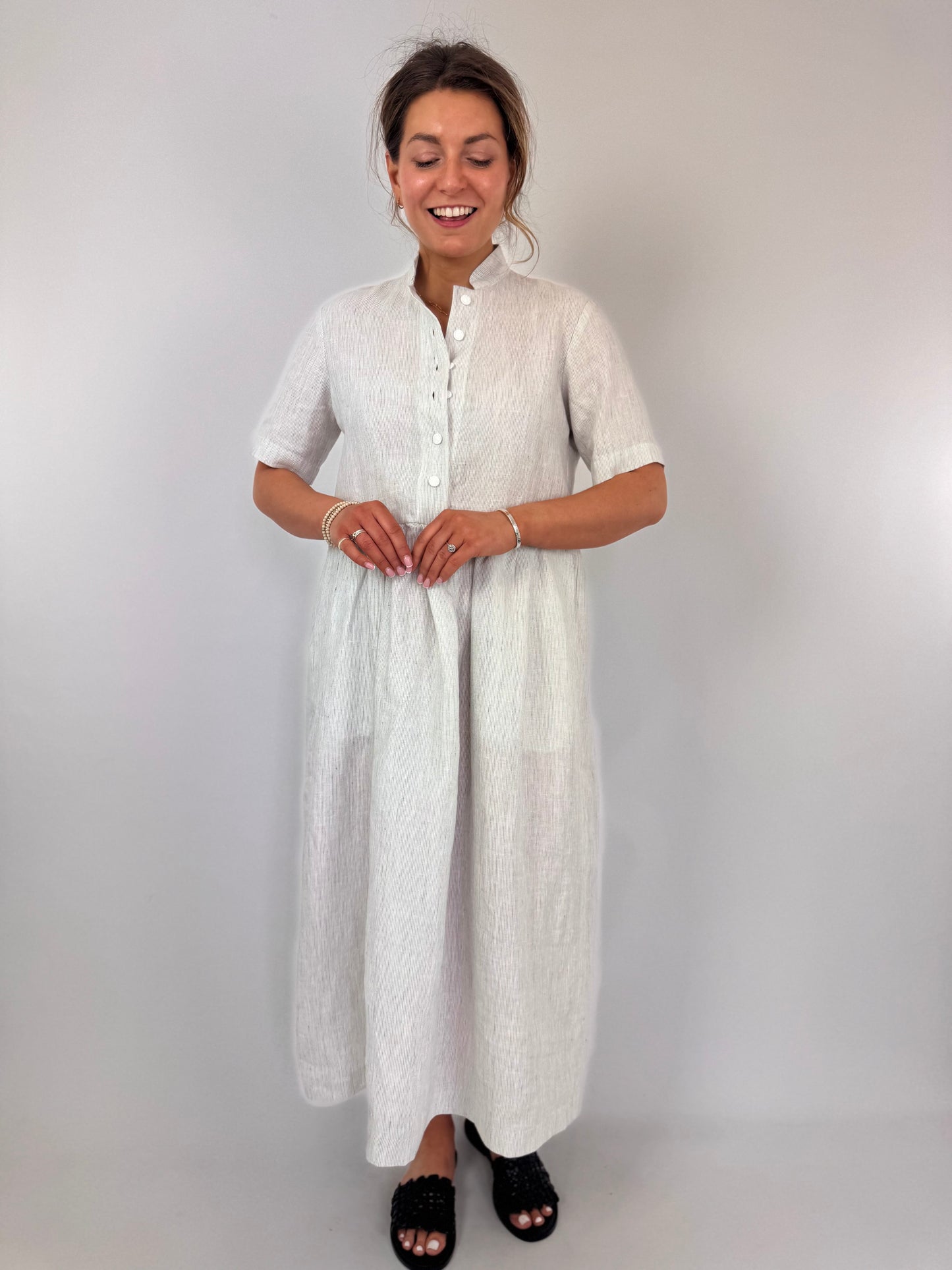 Der Antagonist D16 Dress White Stripe