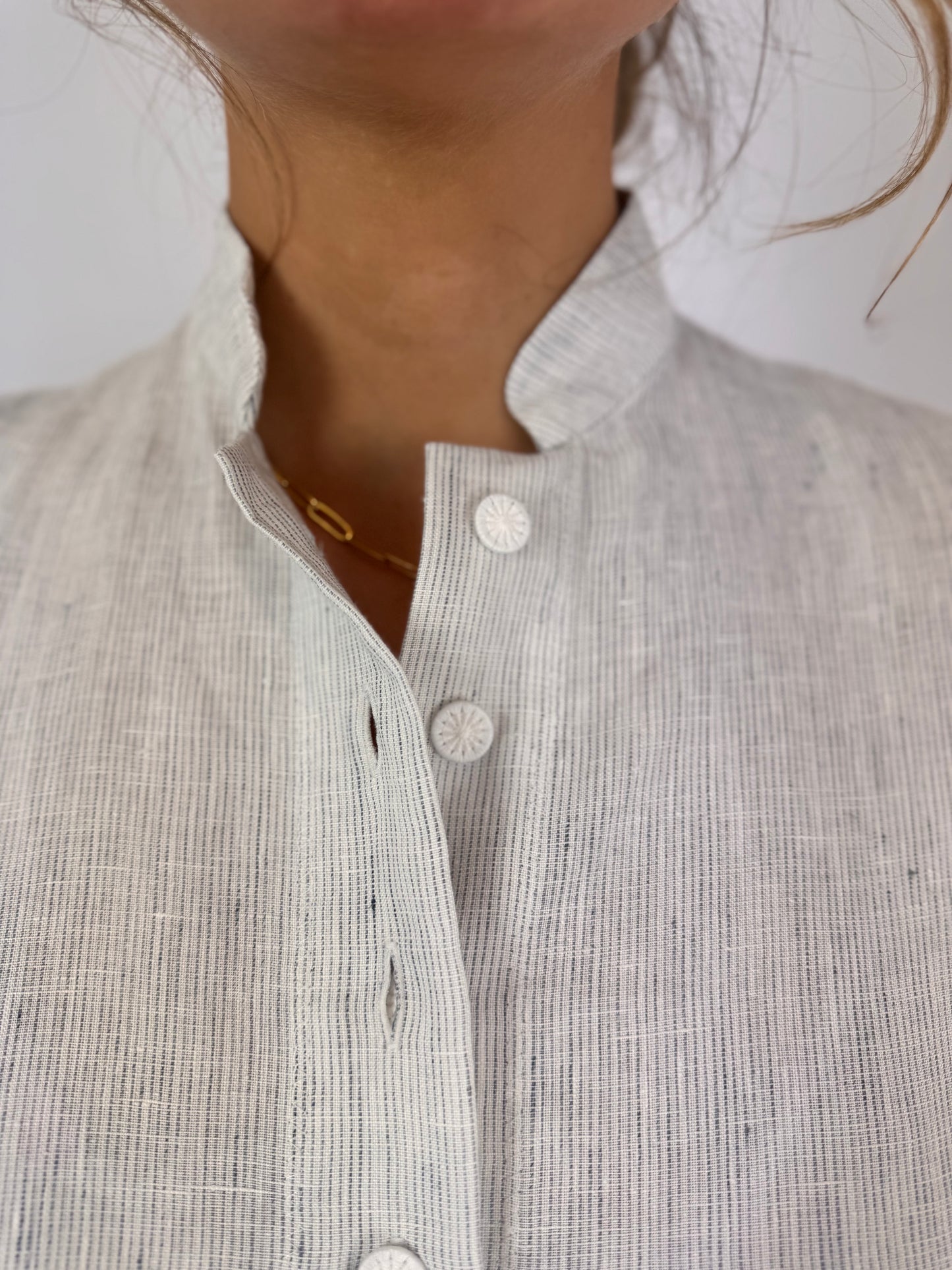 Der Antagonist D16 Dress White Stripe