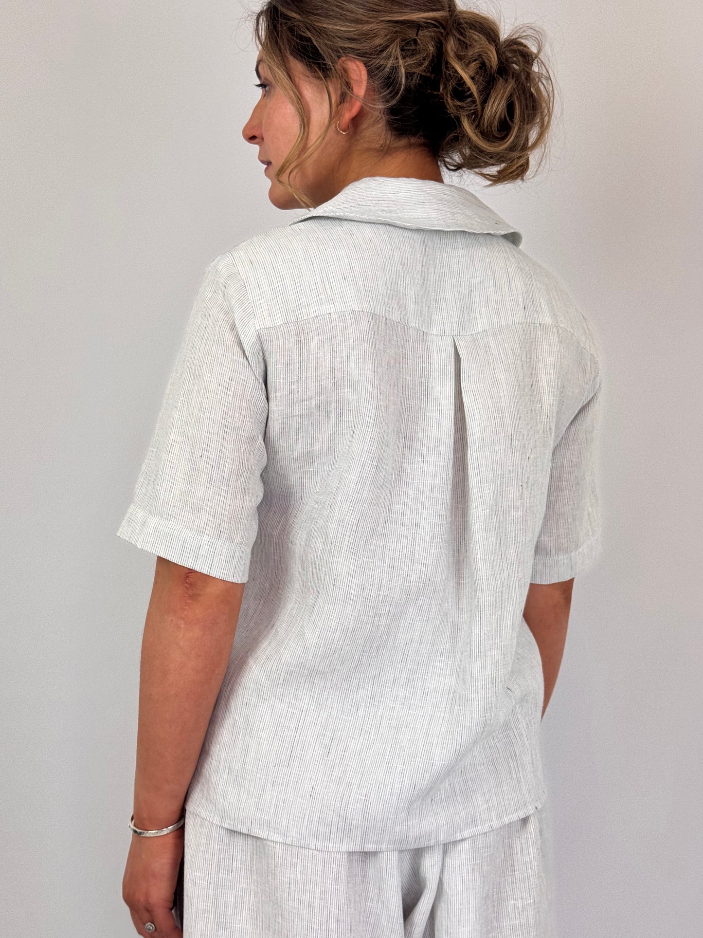 Der Antagonist S23 Shirt White Stripe