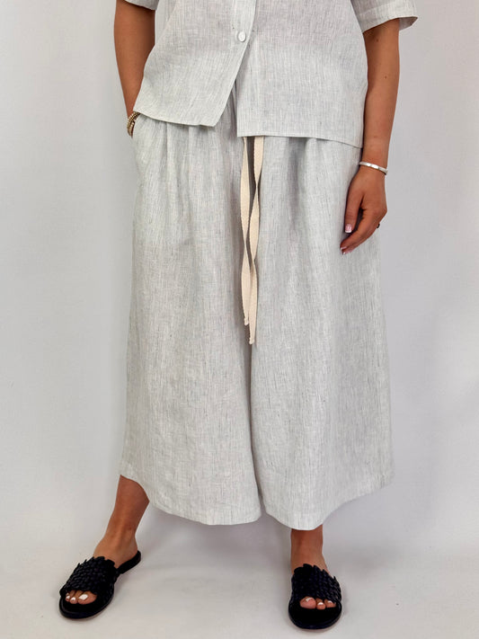 Der Antagonist P17 Culottes White Stripe
