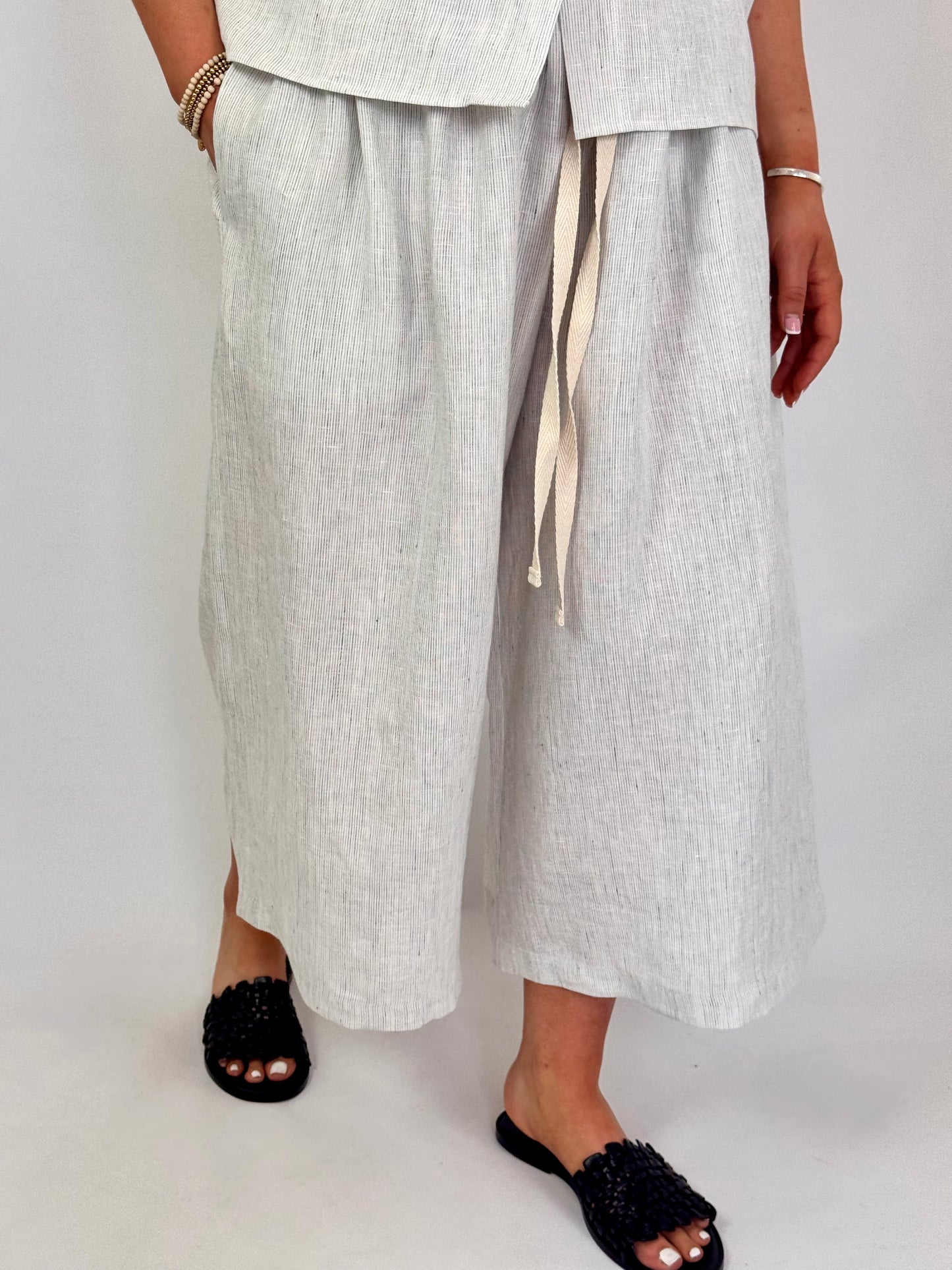 Der Antagonist P17 Culottes White Stripe