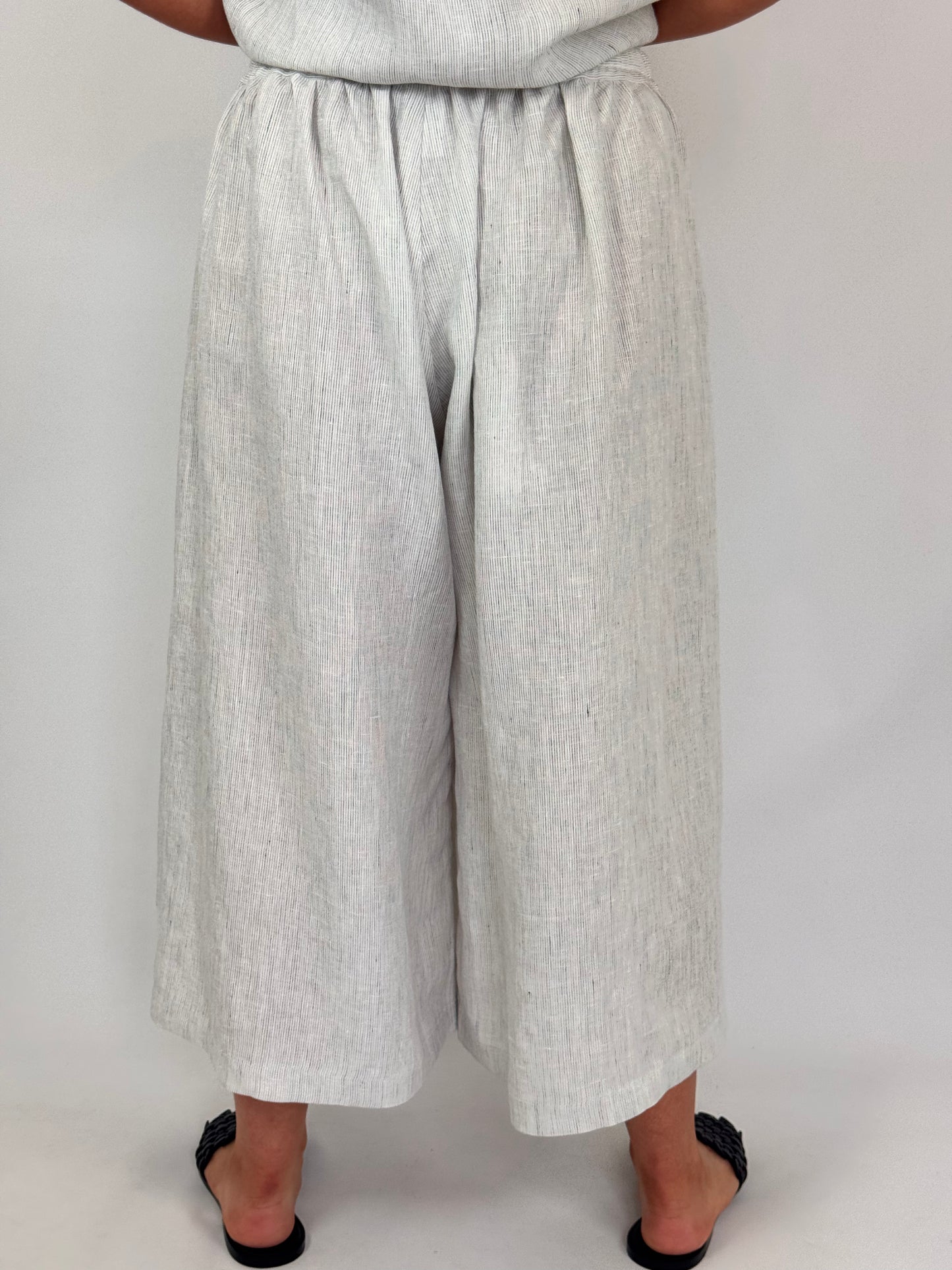 Der Antagonist P17 Culottes White Stripe