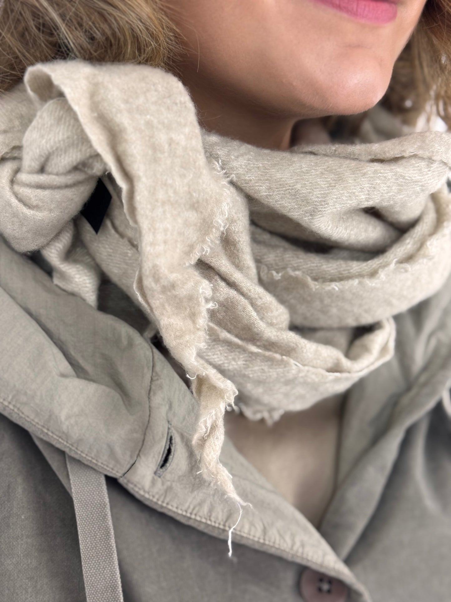 Album di Famiglia 81 Triangle Scarf Natural