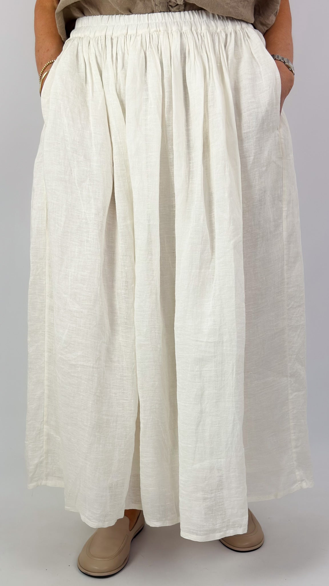 【maison de Dolce. 】 plume skirt/white Maison de Soil 273 Skirt White – Cordelia James