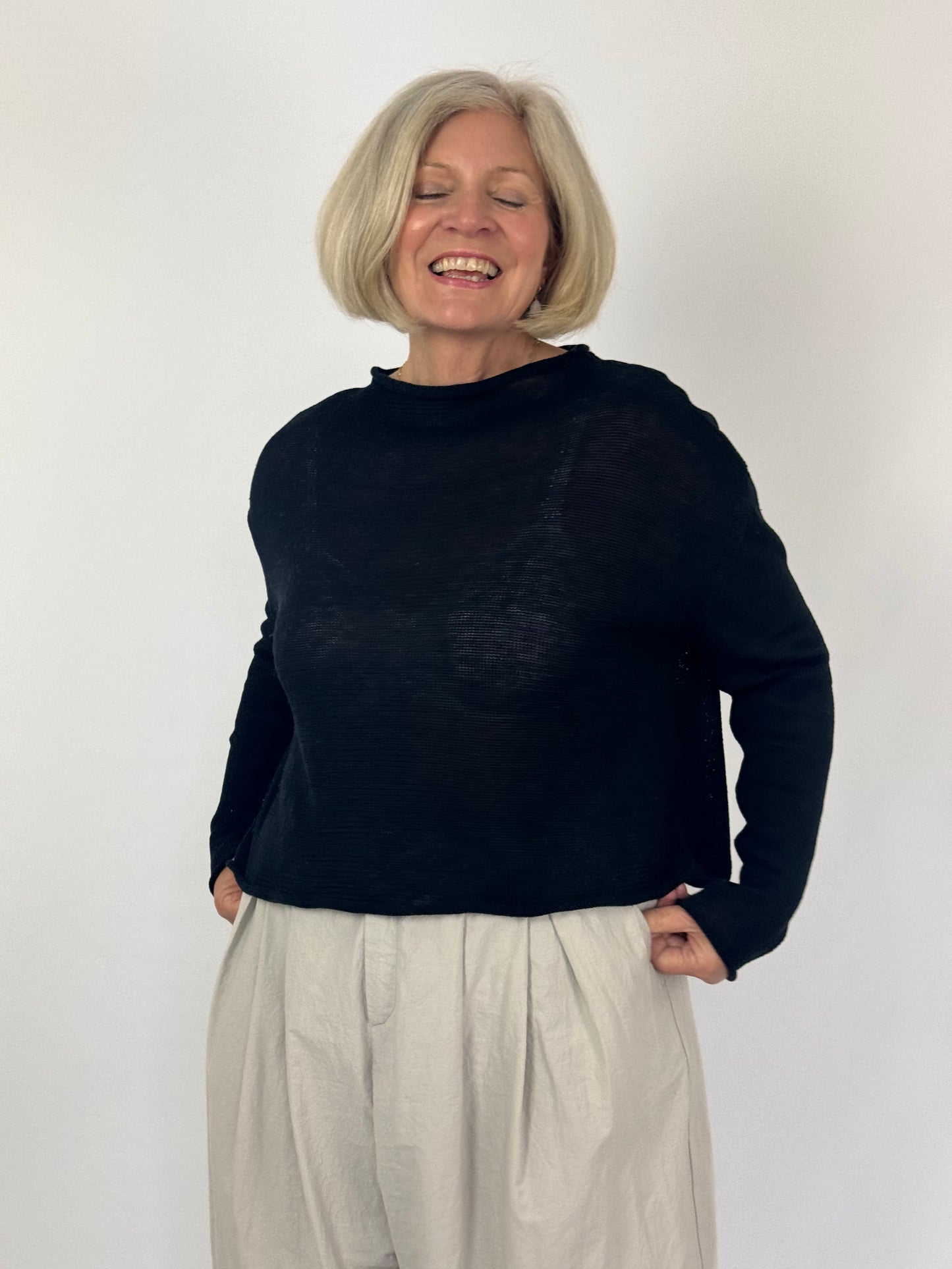Cordelia James Pea Linen Jumper Black