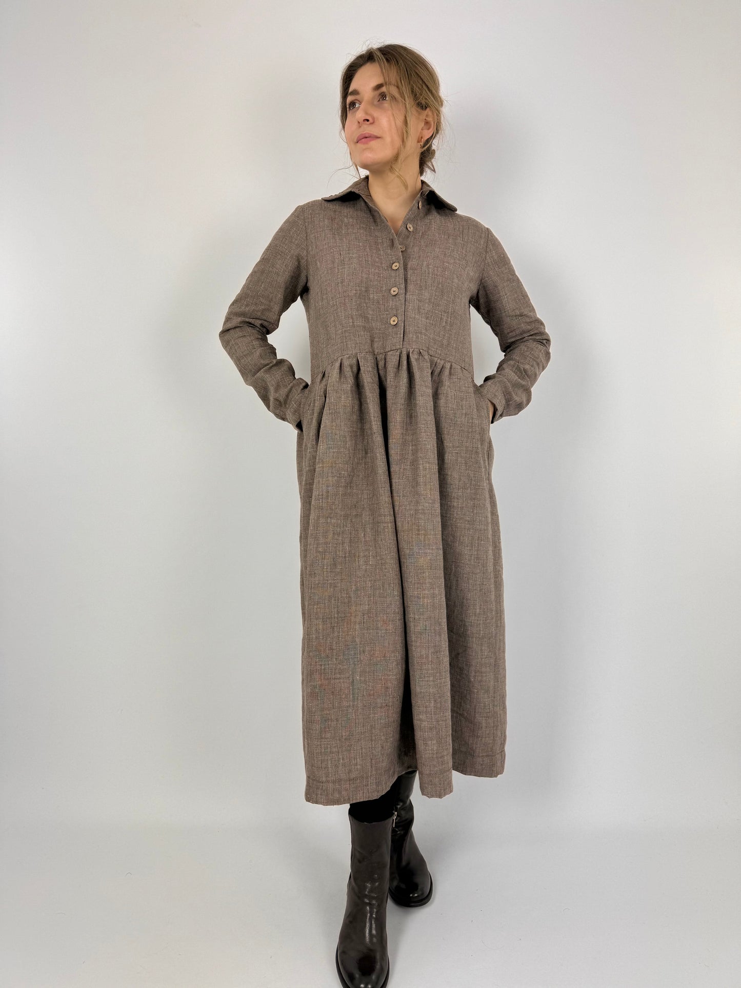 Der Antagonist 8 Embroidered Dress Brown Check