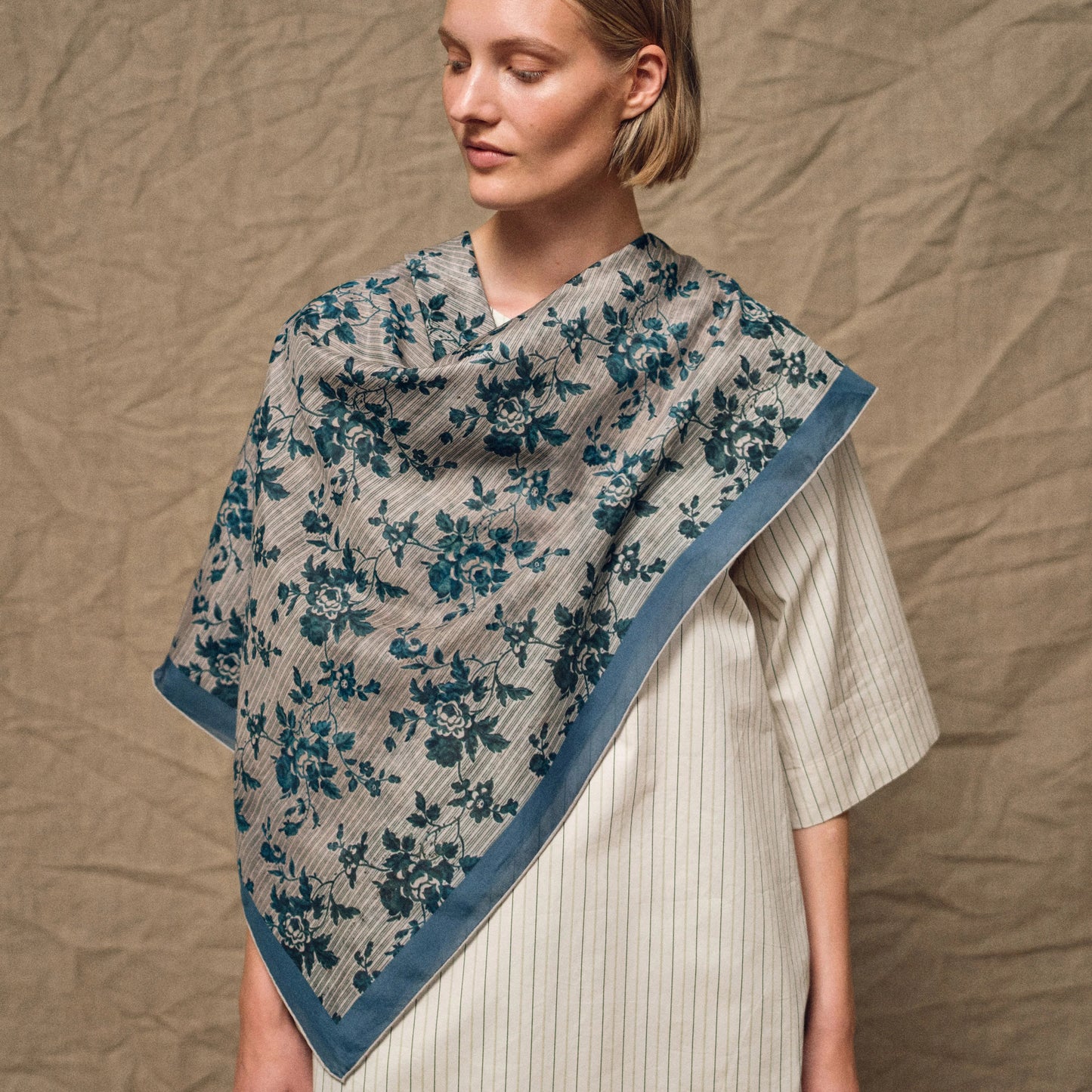 Tapis Noir Large Light Blue Stripe Scarf