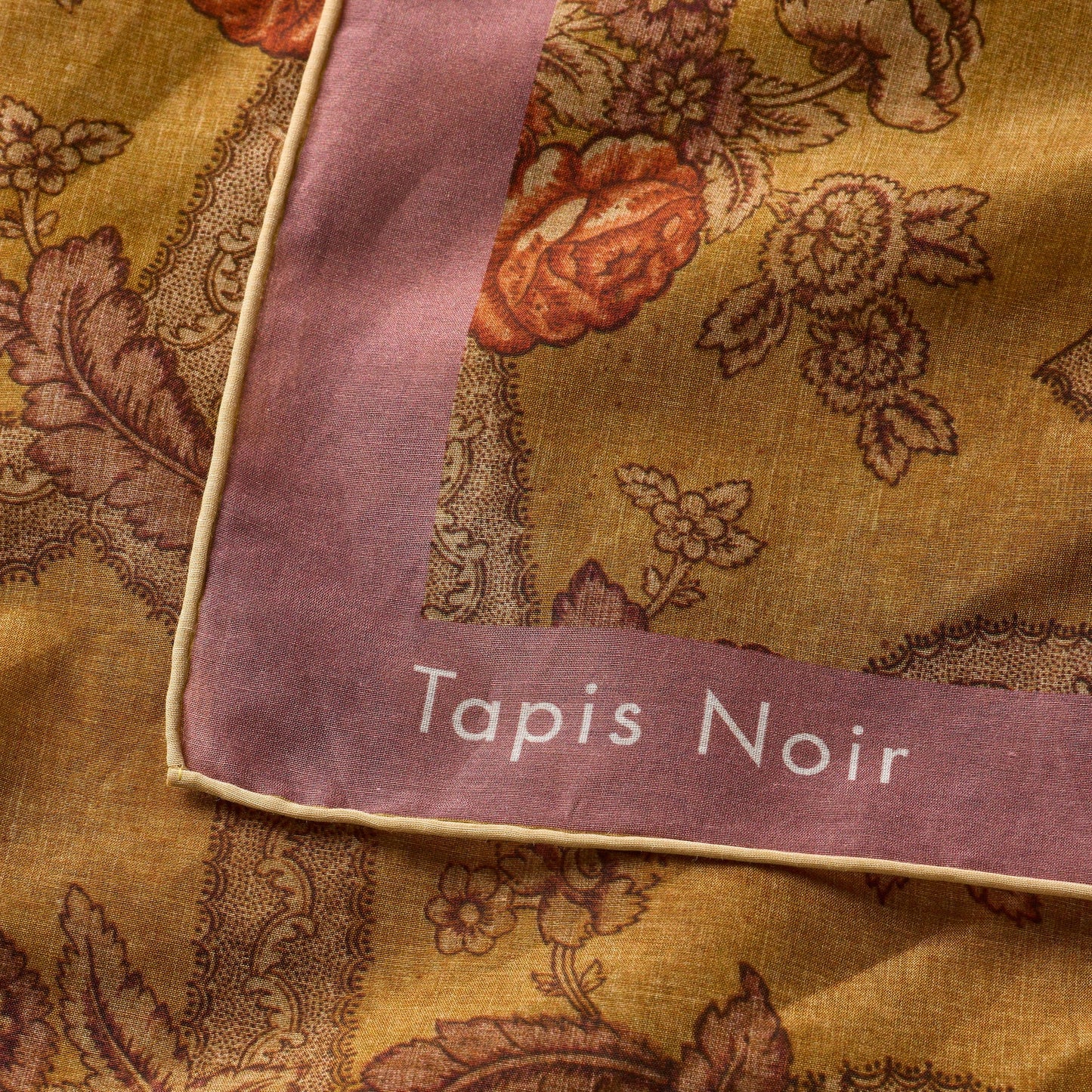 Tapis Noir Large Light Yellow Scarf