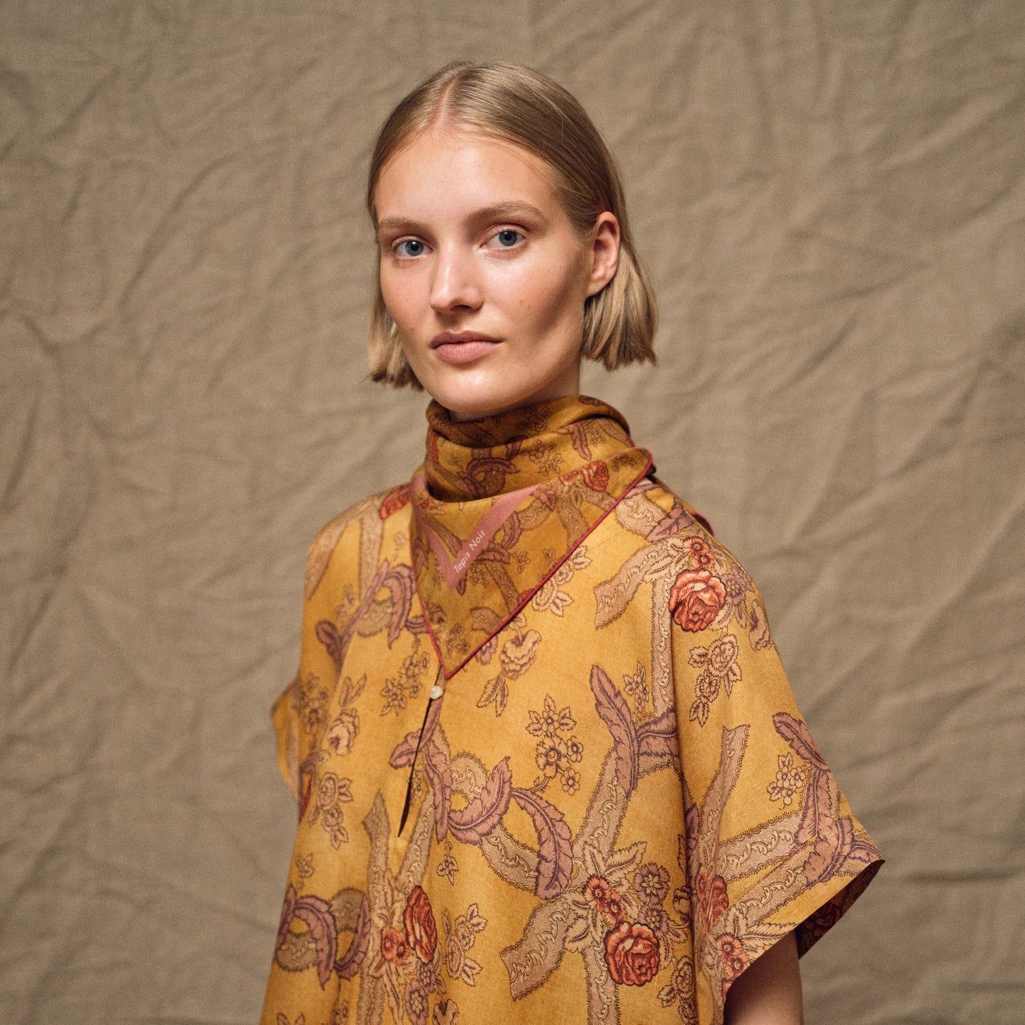 Tapis Noir Light Yellow Scarf
