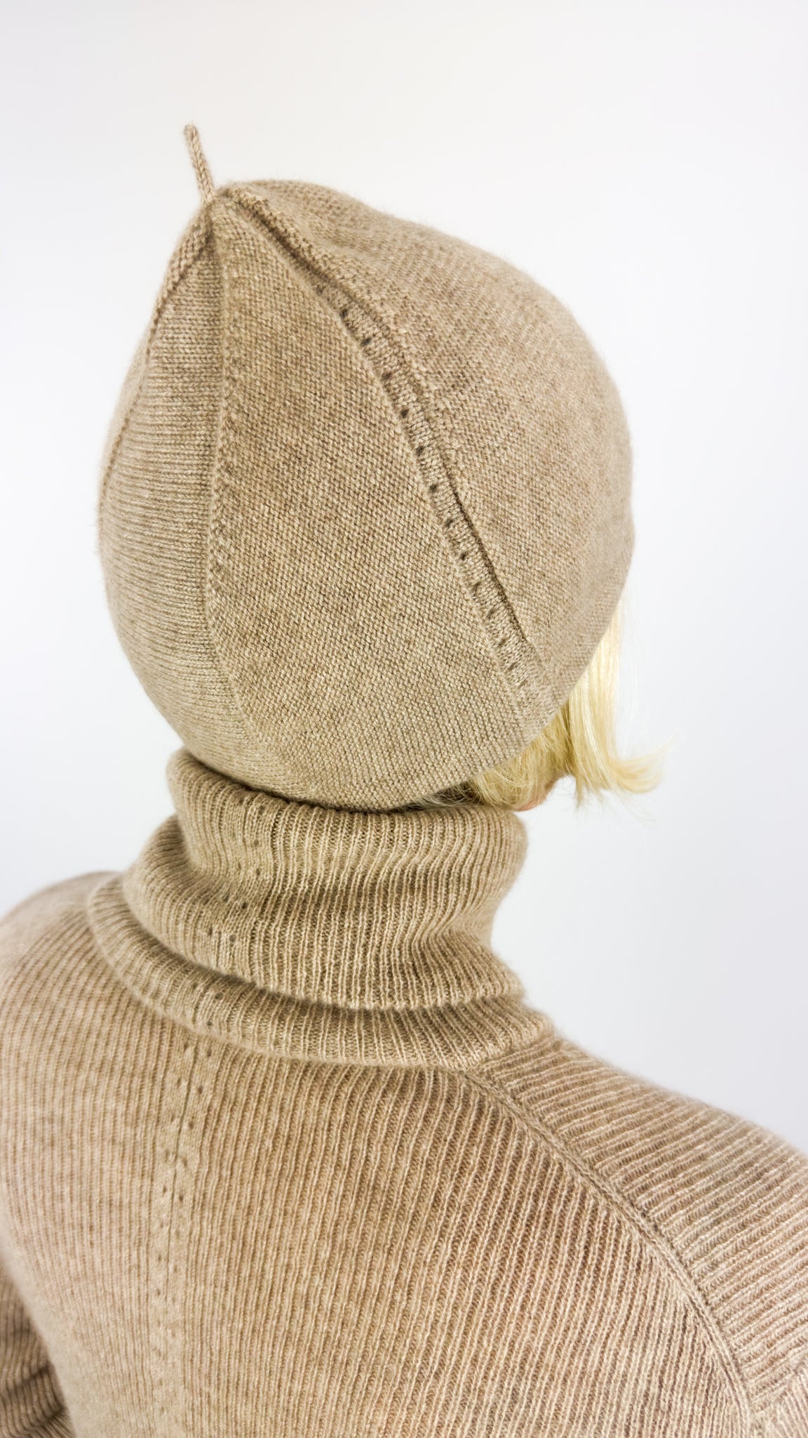 Klasica Feather Hat Greige