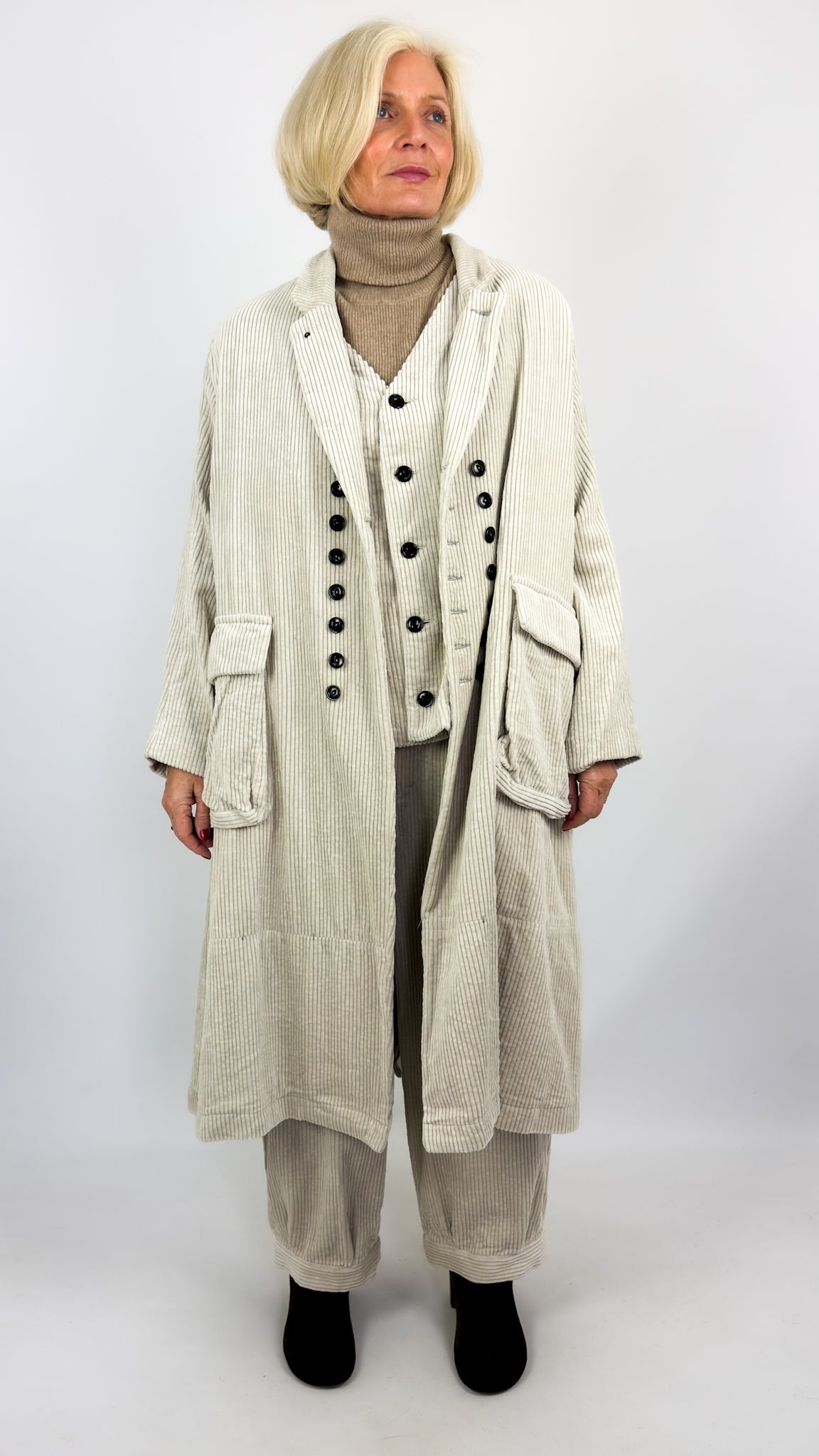 Klasica Doma Coat Bone
