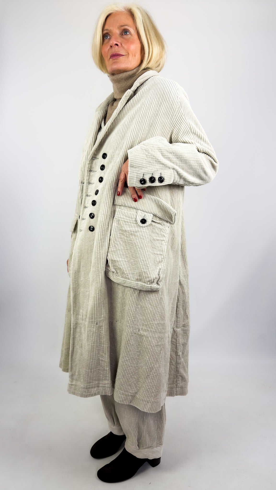 Klasica Doma Coat Bone