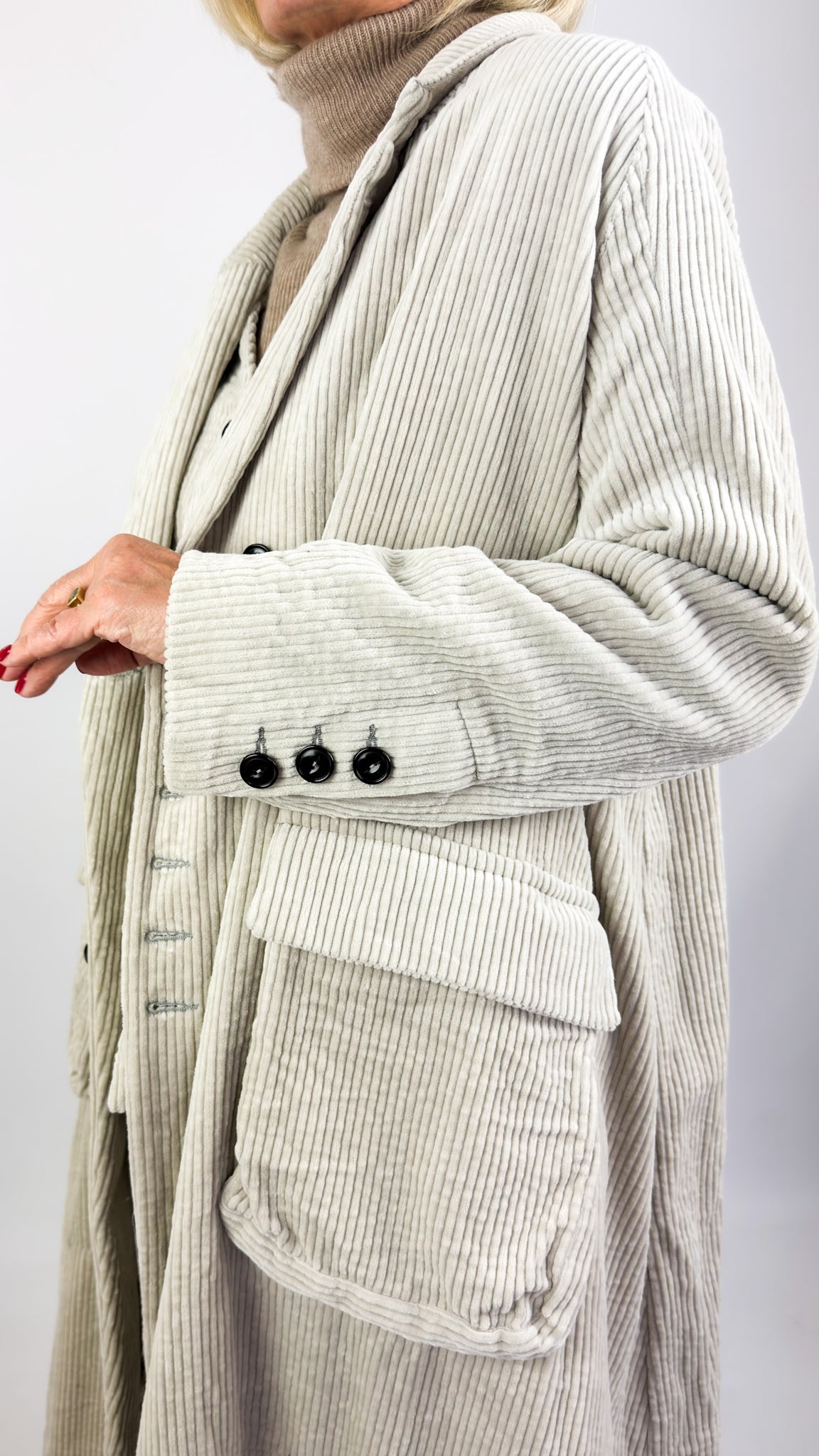 Klasica Doma Coat Bone