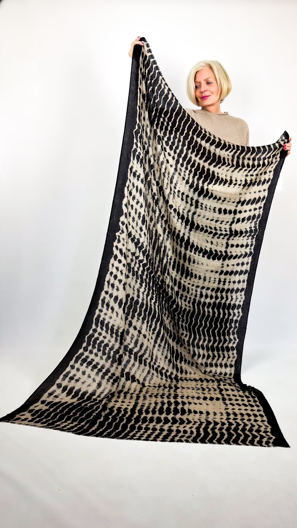 Denovembre Rive Scarf Black