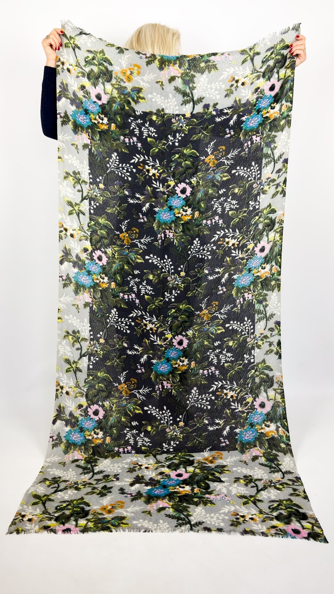 Épice Flower Scarf Black Boa
