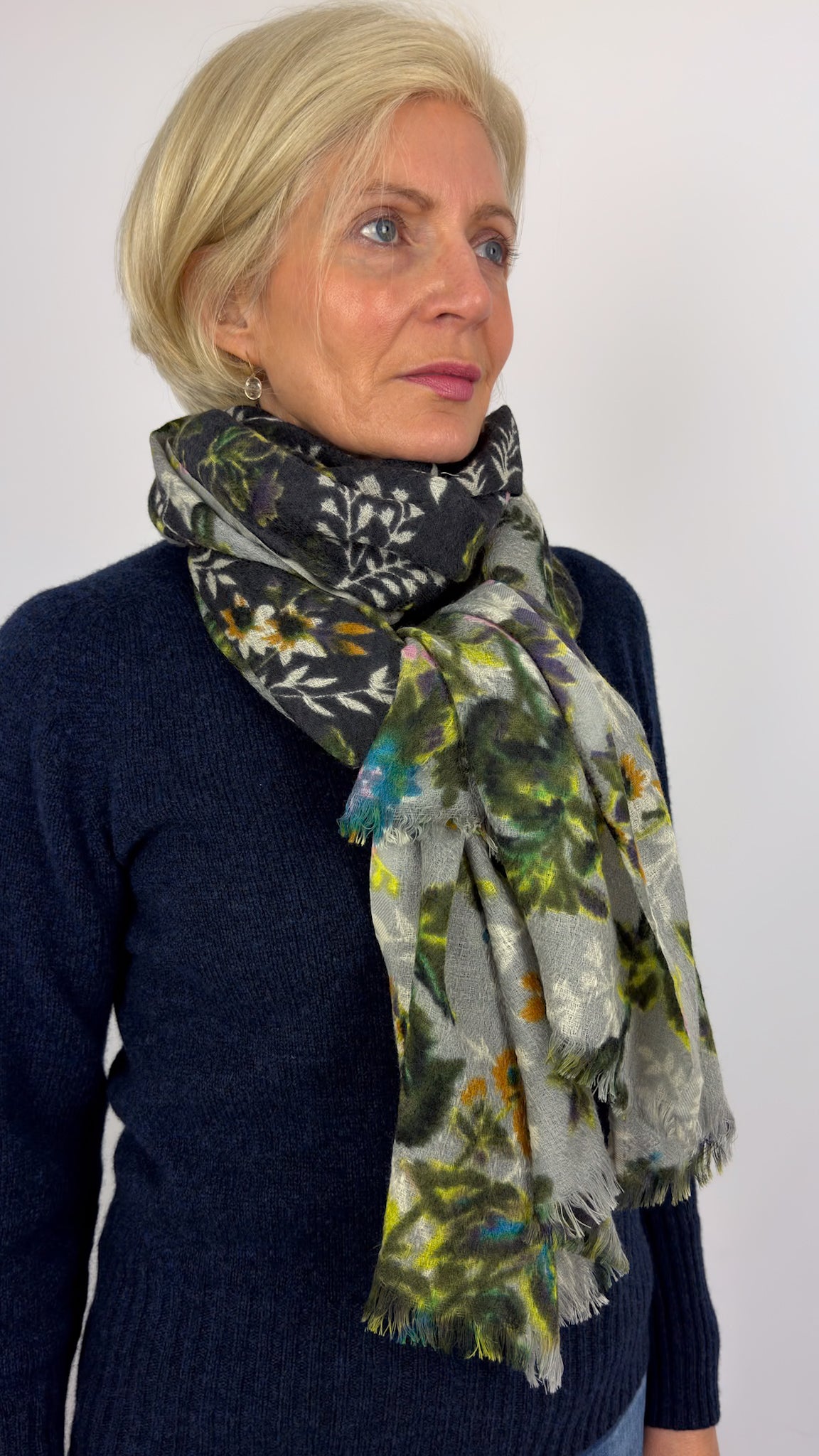 Épice Flower Scarf Black Boa