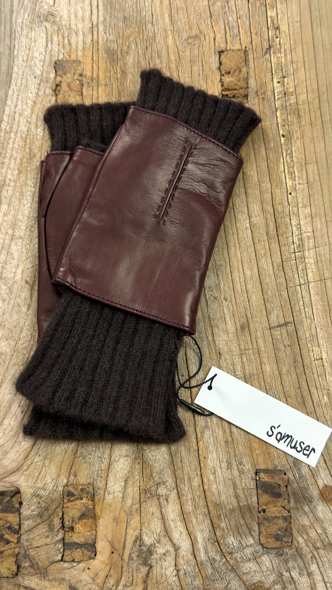 SA Leira Gloves Wine