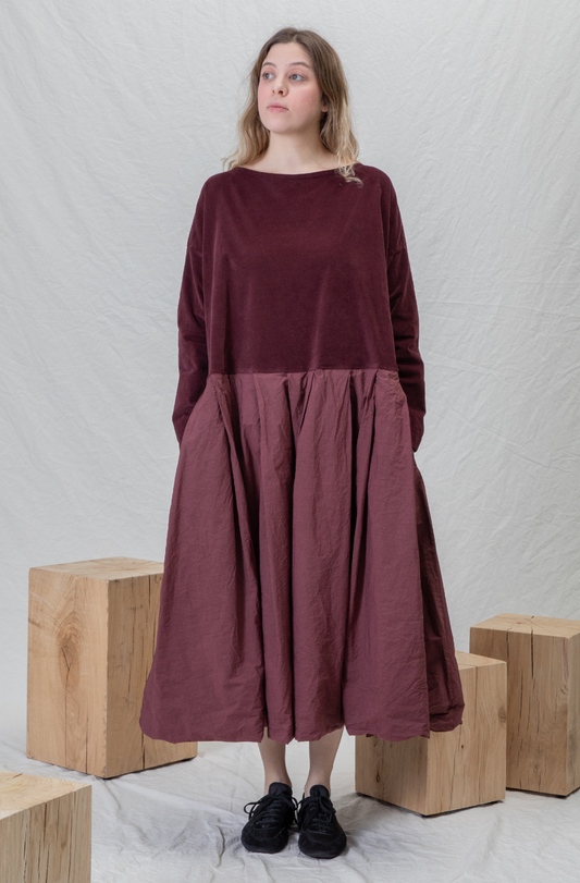 Album Di Famiglia V/TC Boatneck Pleat Dress Oatmeal PRE-ORDER